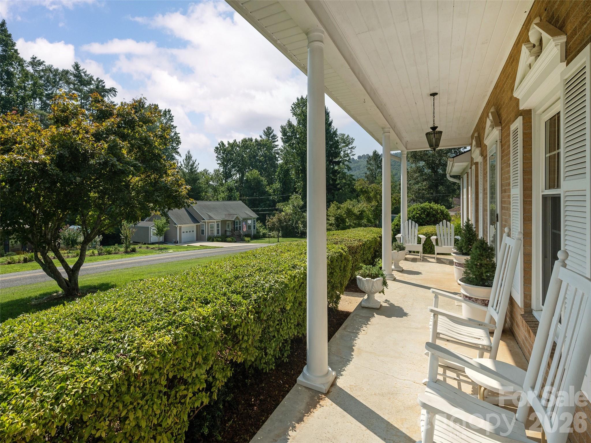 303 Tree Haven Boulevard — Hendersonville