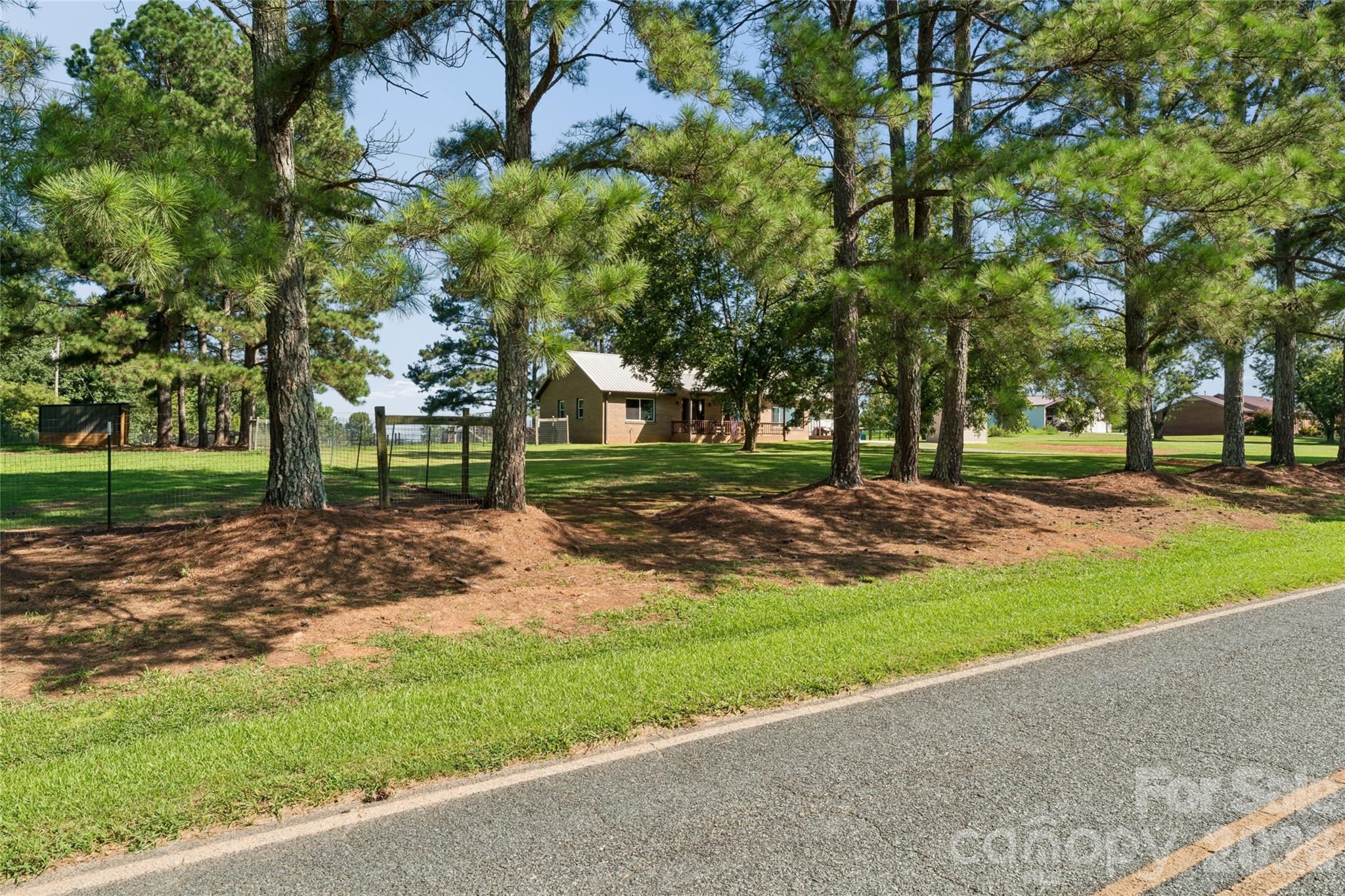 5507 State Line Road — Marshville