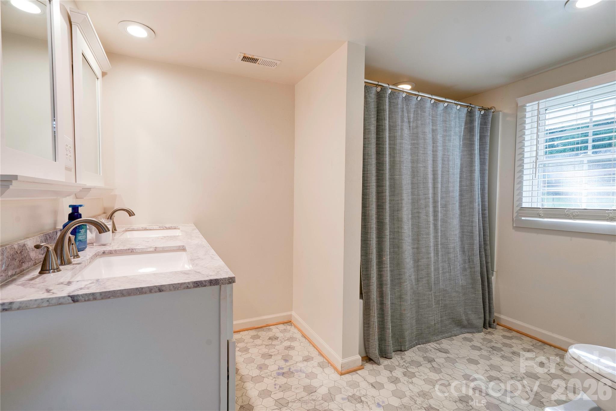 218 Oxford Street — Spindale