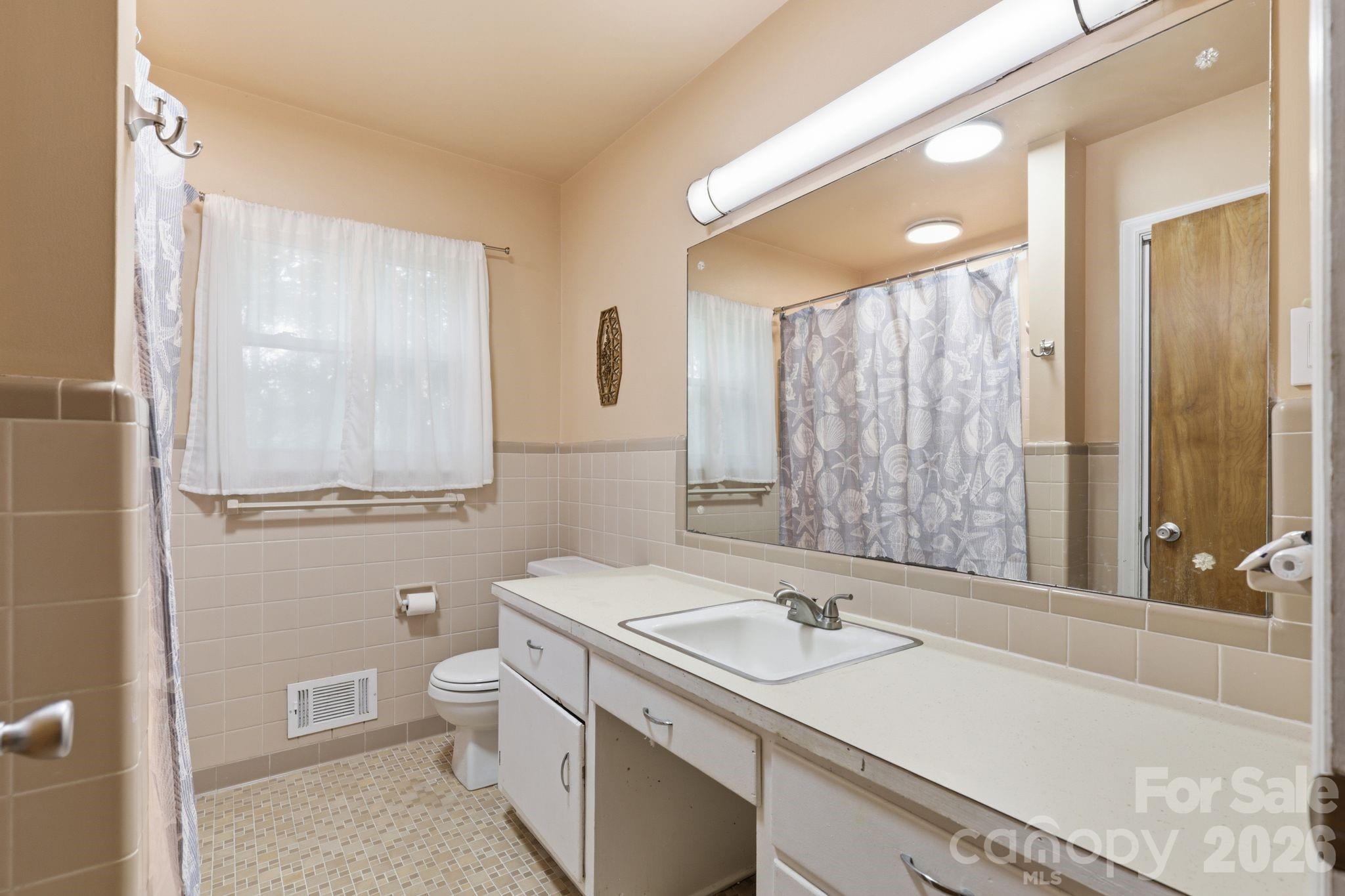 2613 26th Avenue NE — Hickory
