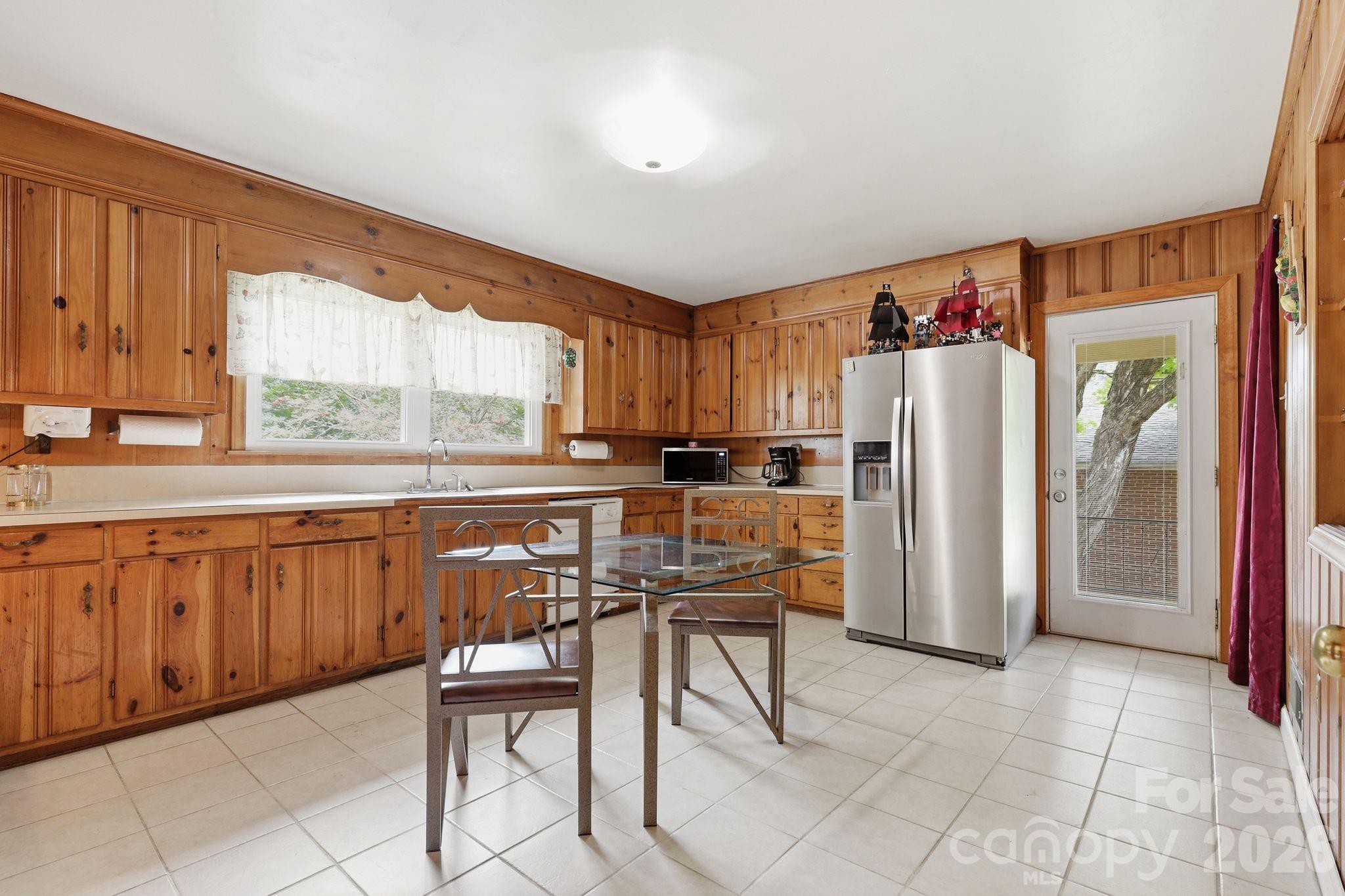 2613 26th Avenue NE — Hickory