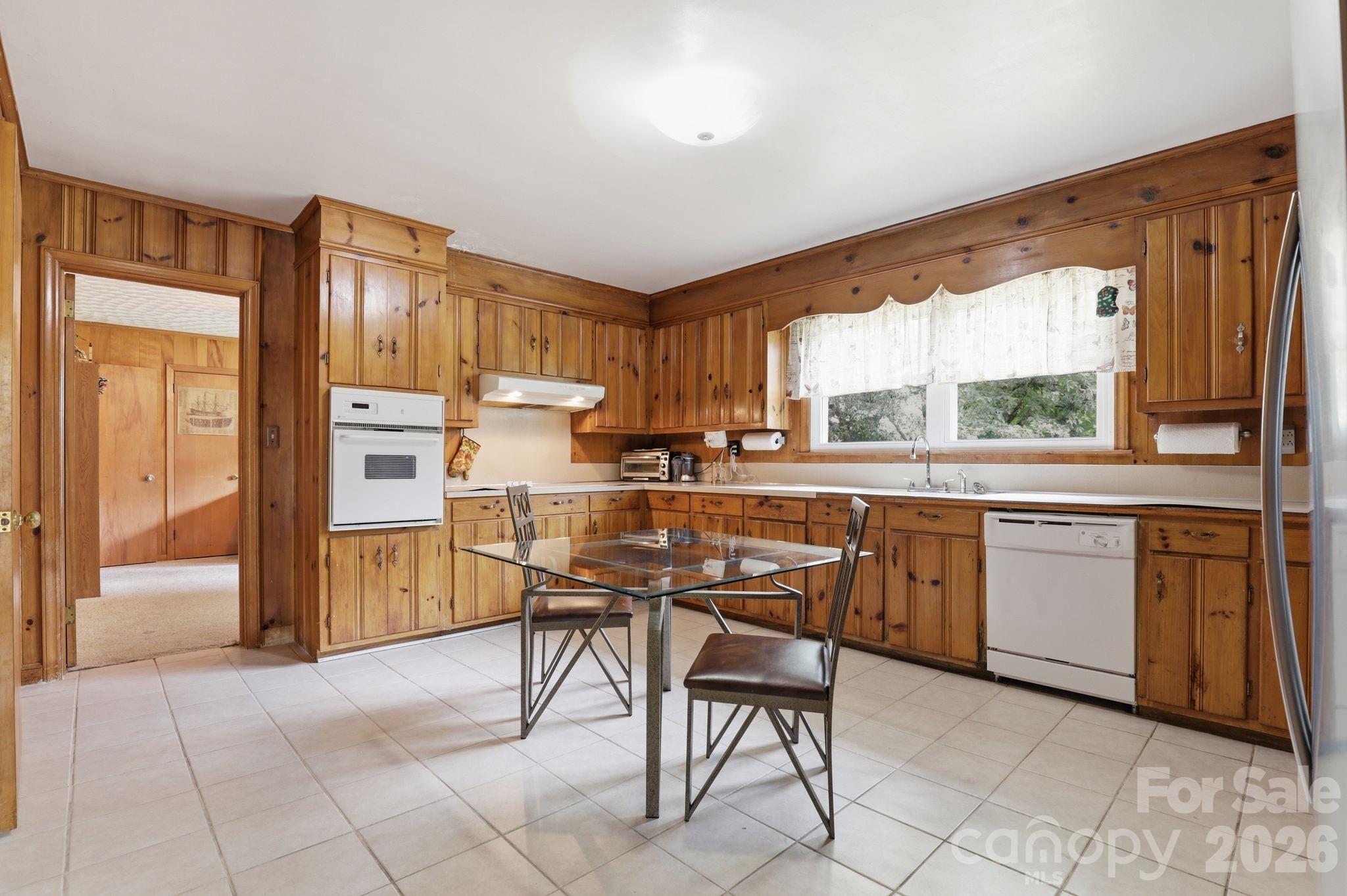 2613 26th Avenue NE — Hickory