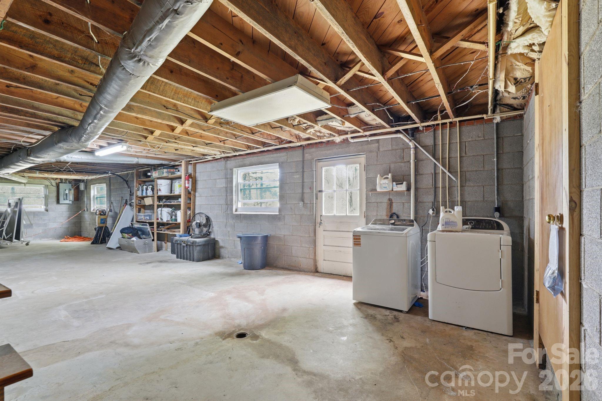 2613 26th Avenue NE — Hickory