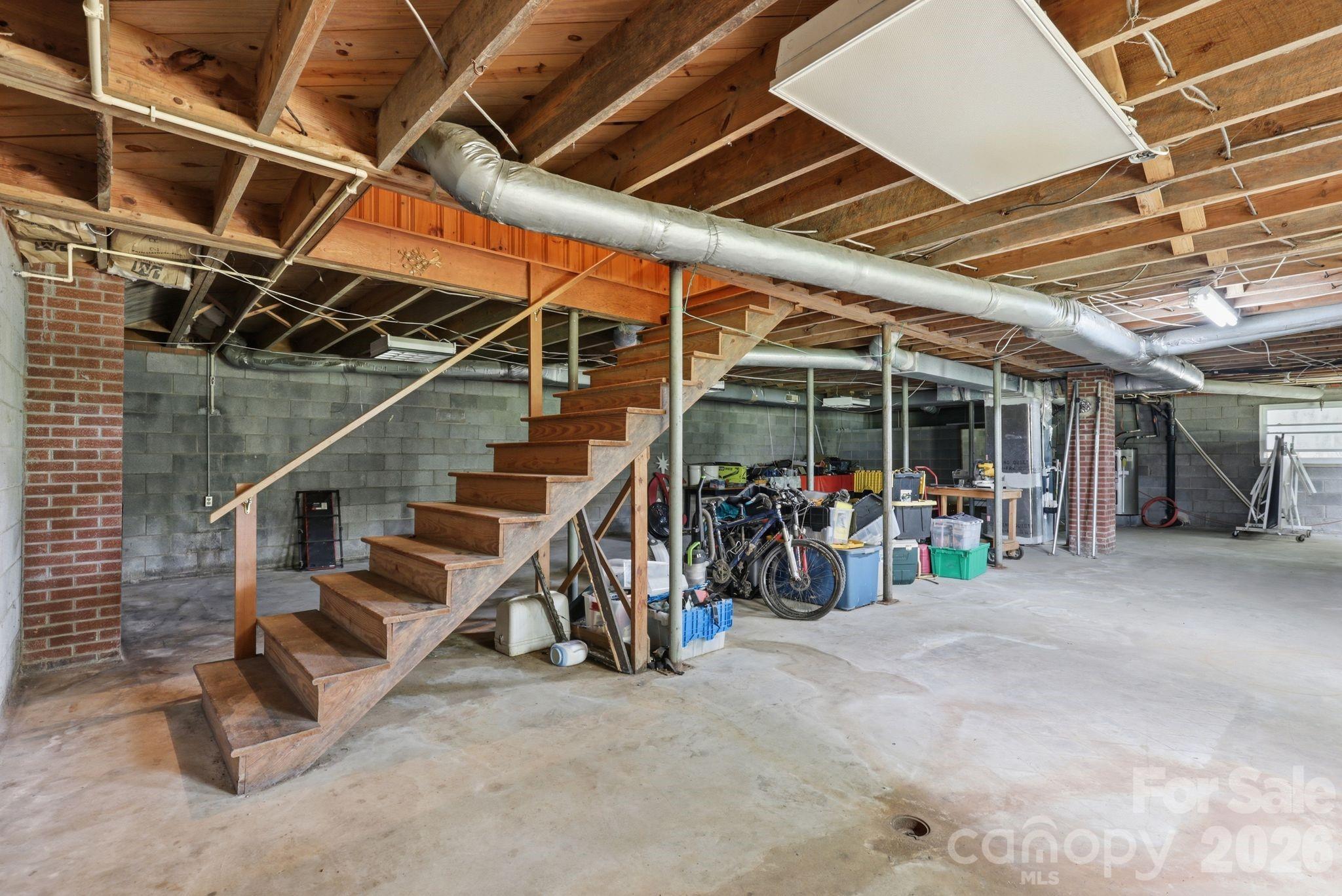 2613 26th Avenue NE — Hickory