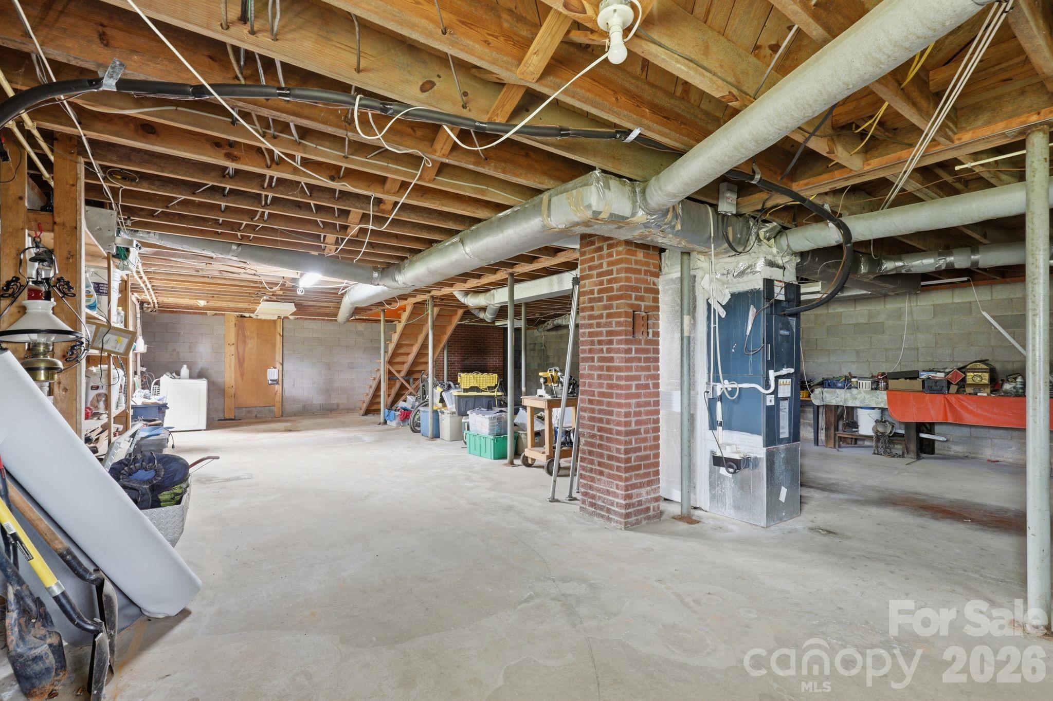2613 26th Avenue NE — Hickory