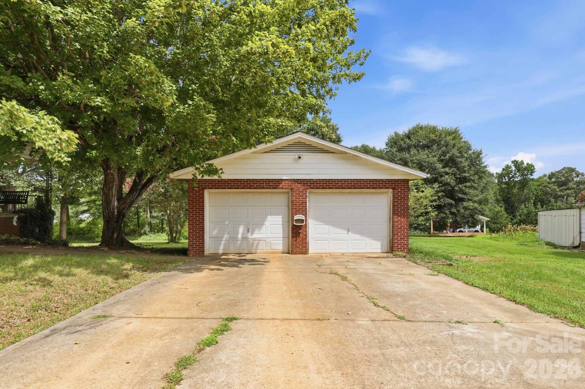 2613 26th Avenue NE — Hickory