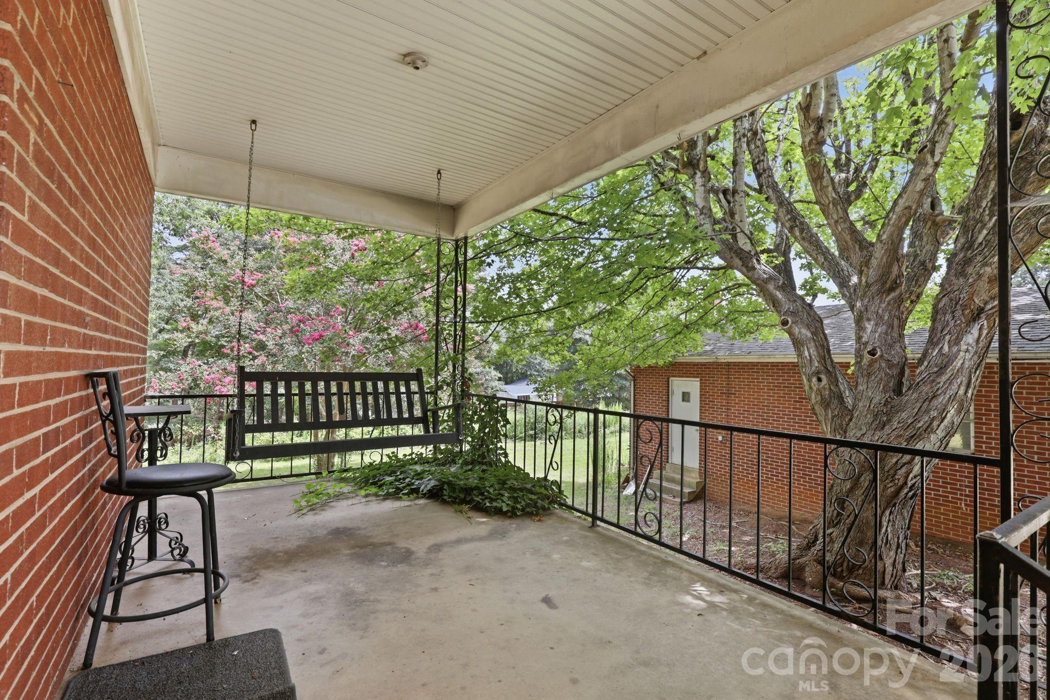 2613 26th Avenue NE — Hickory