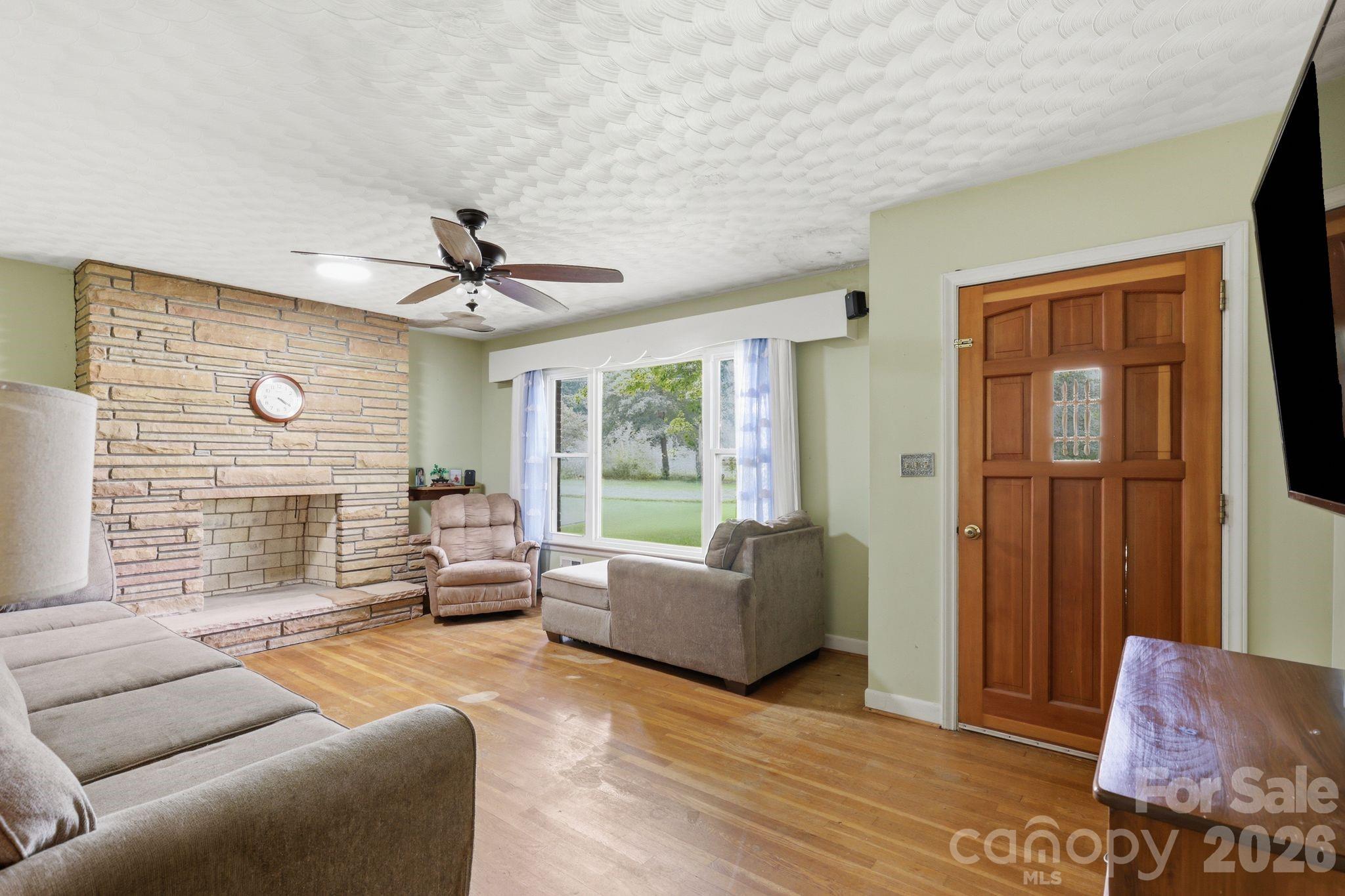 2613 26th Avenue NE — Hickory