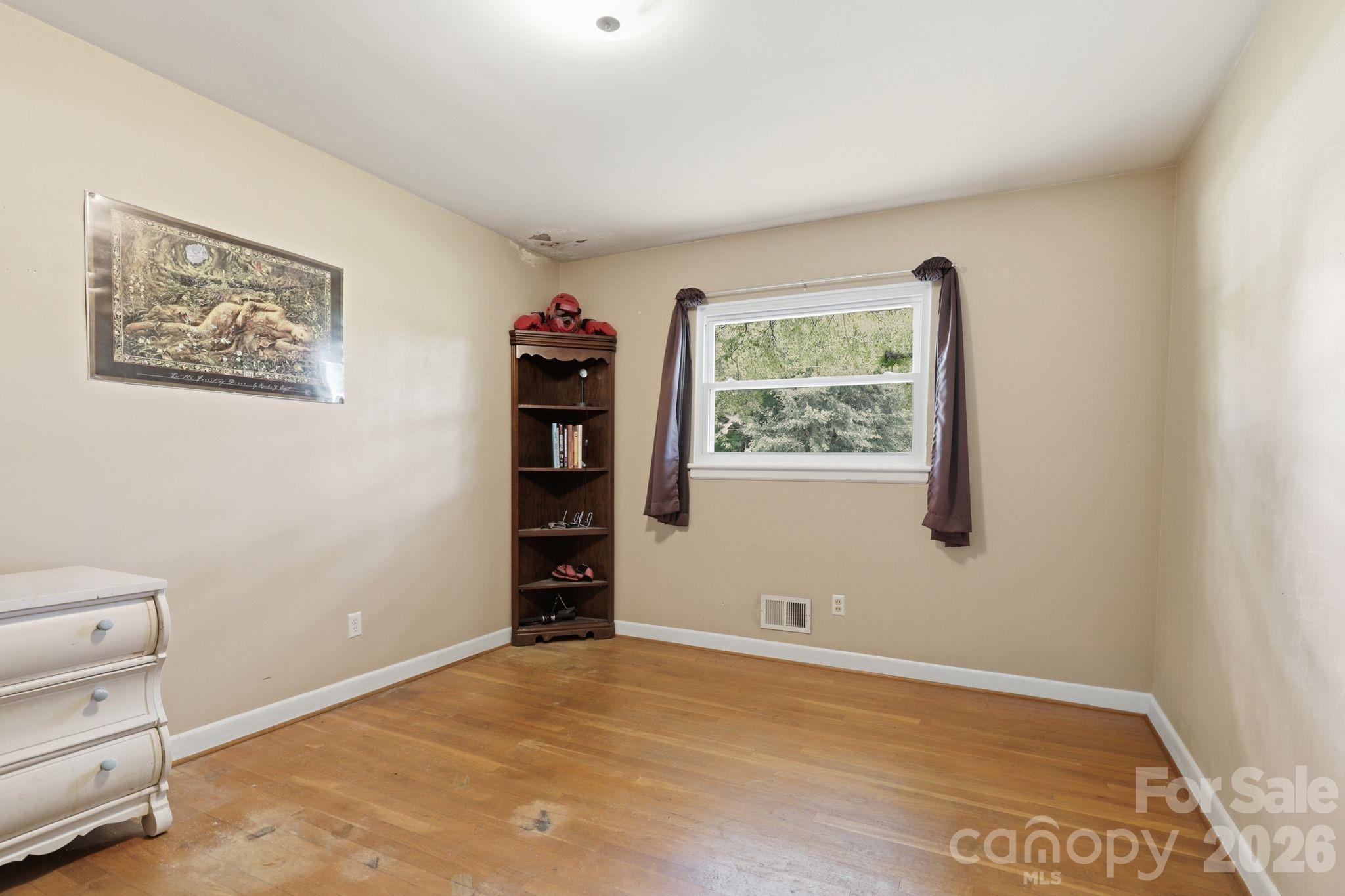 2613 26th Avenue NE — Hickory