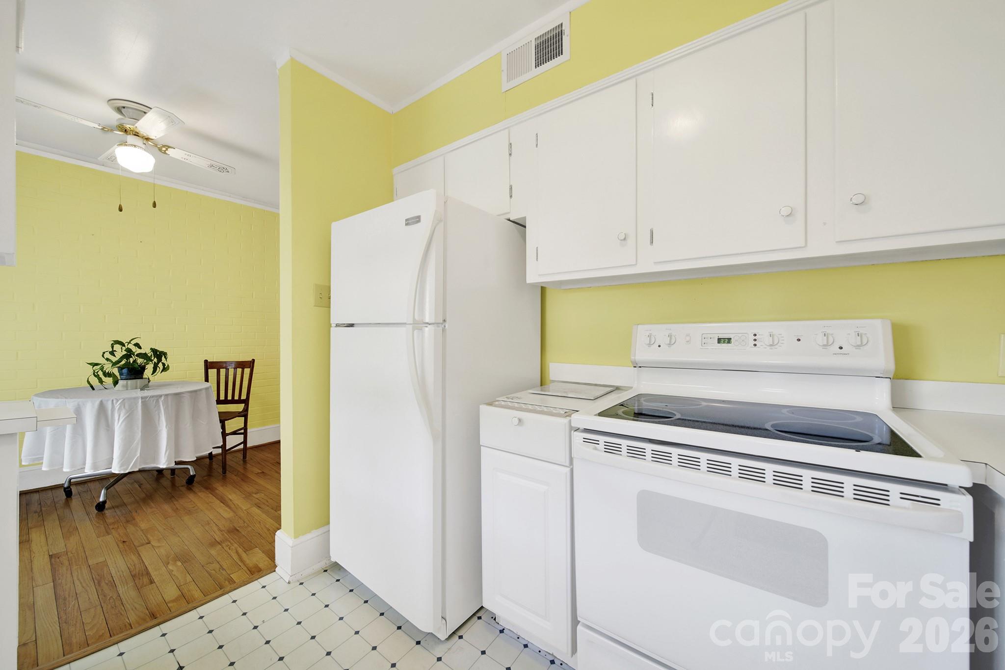 4511 Woodlark Lane — Charlotte