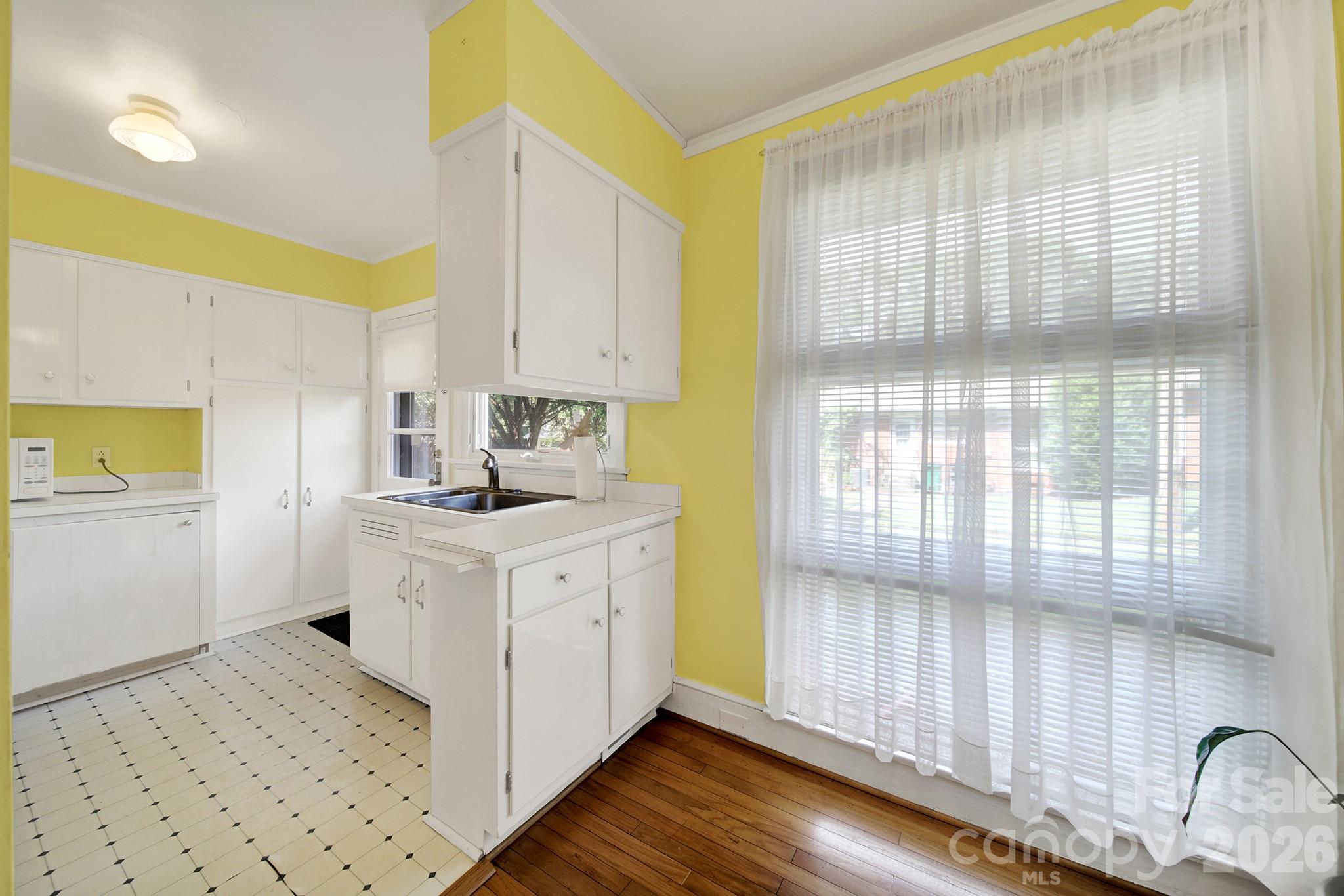 4511 Woodlark Lane — Charlotte