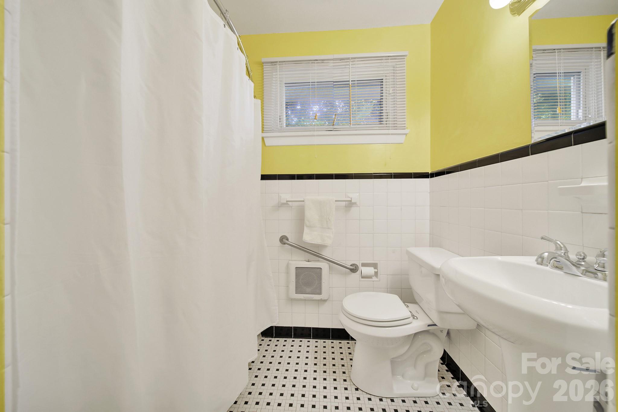 4511 Woodlark Lane — Charlotte