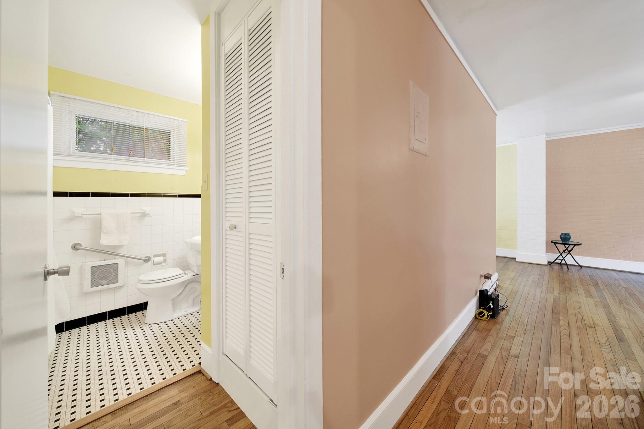 4511 Woodlark Lane — Charlotte
