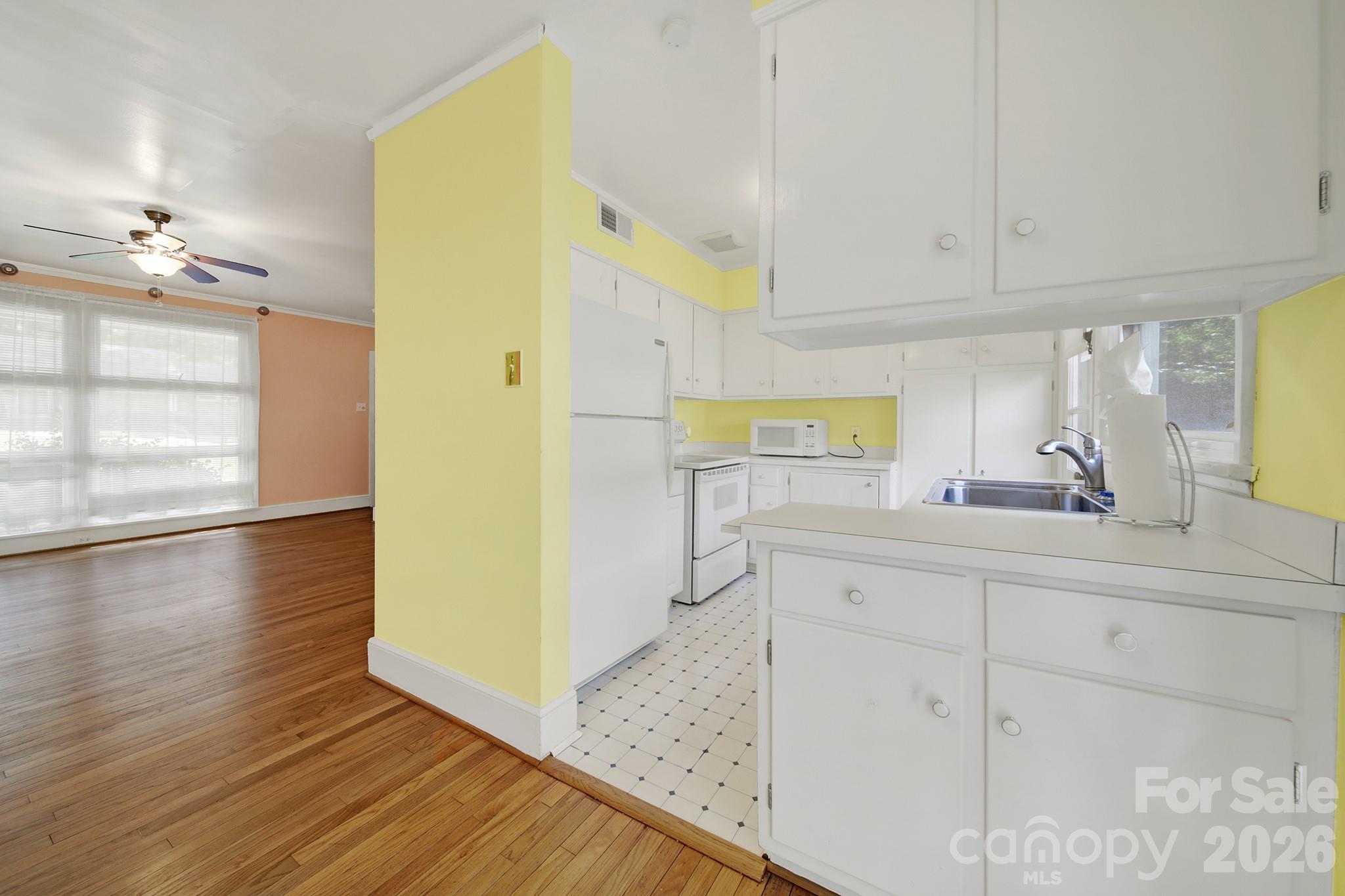 4511 Woodlark Lane — Charlotte