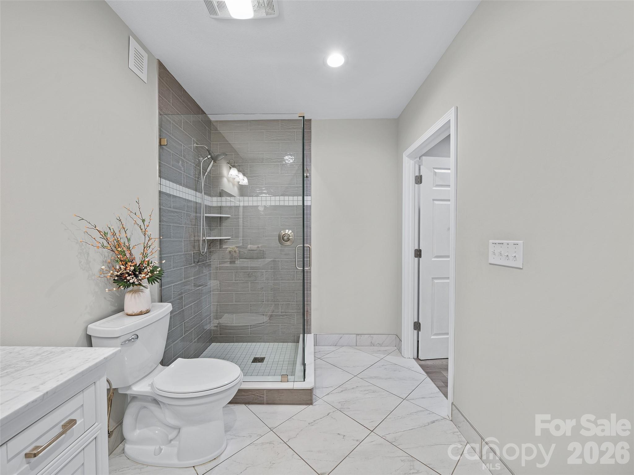 119 Horseshoe Trail — Barnardsville