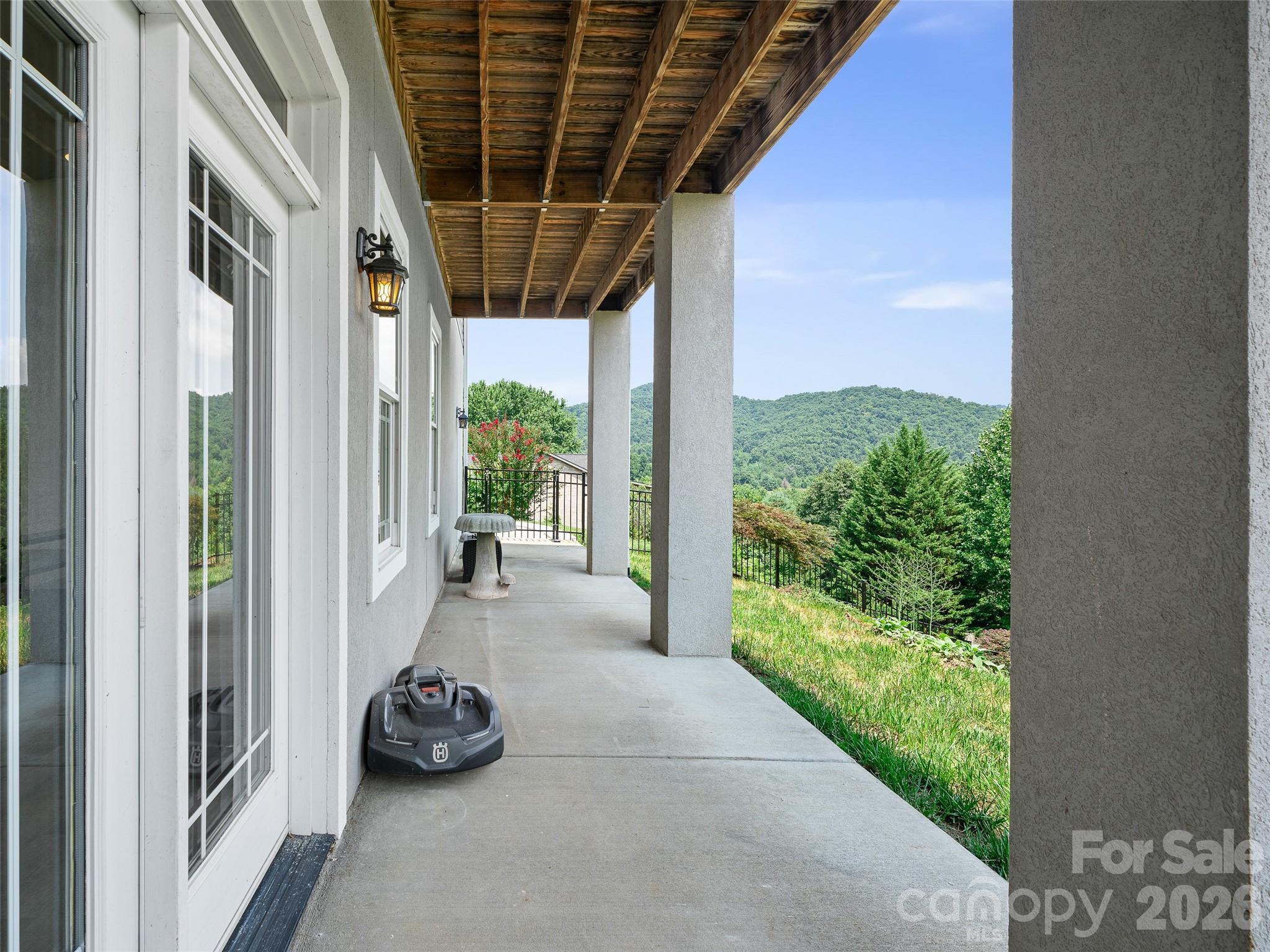119 Horseshoe Trail — Barnardsville