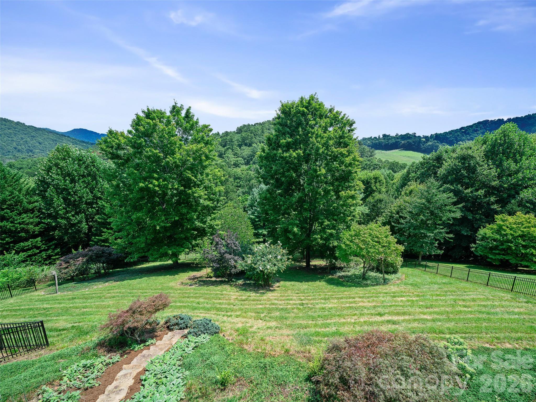 119 Horseshoe Trail — Barnardsville