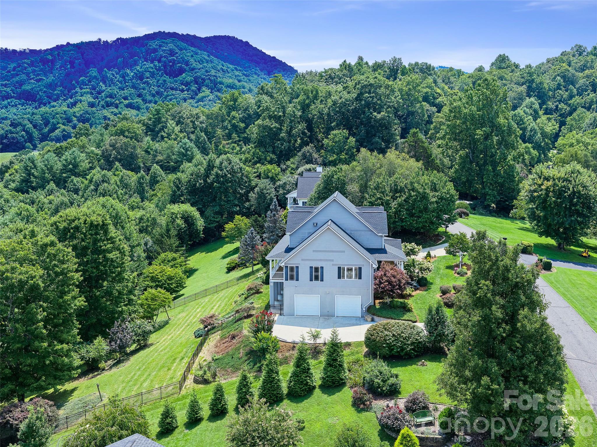119 Horseshoe Trail — Barnardsville