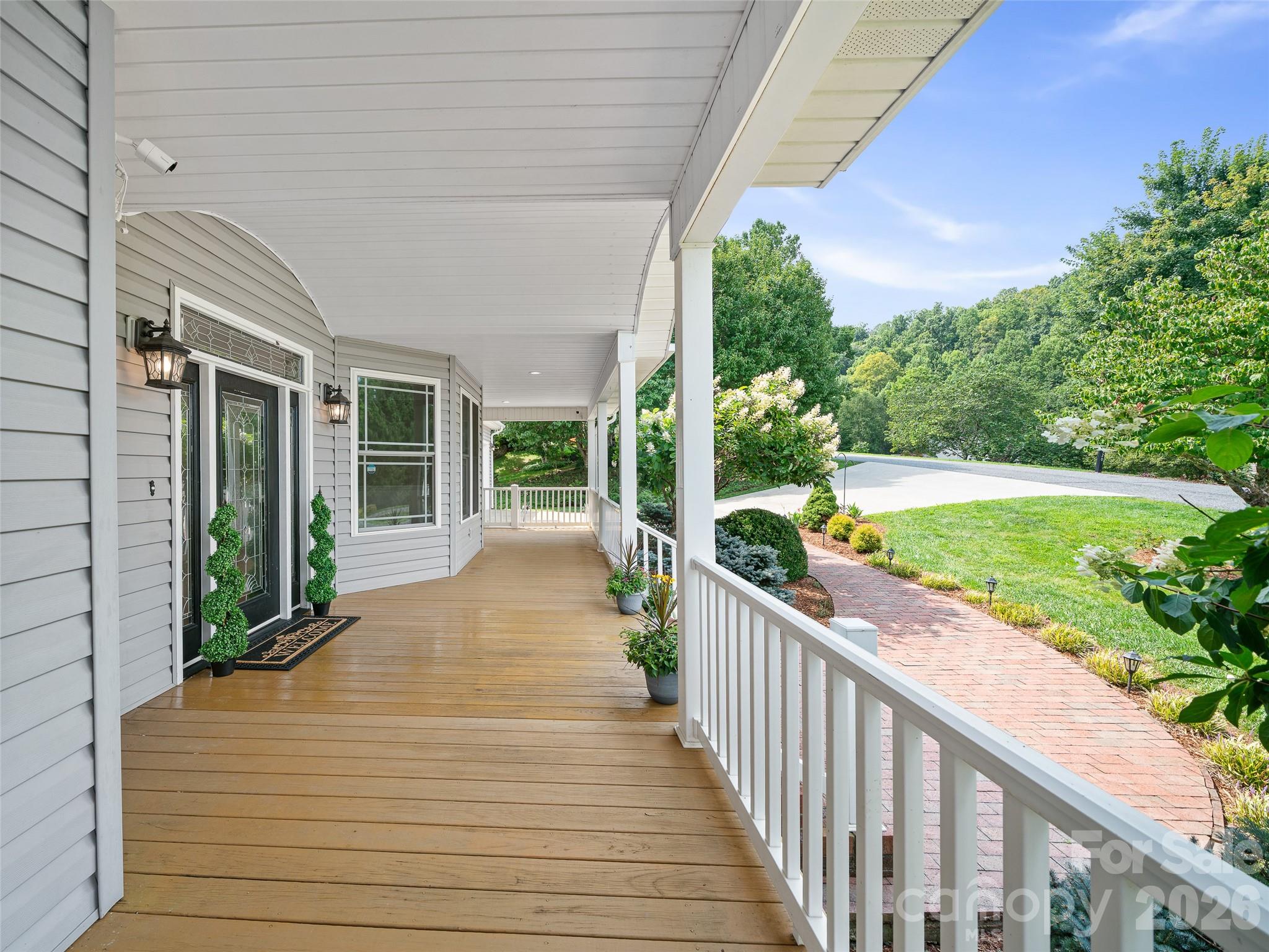 119 Horseshoe Trail — Barnardsville
