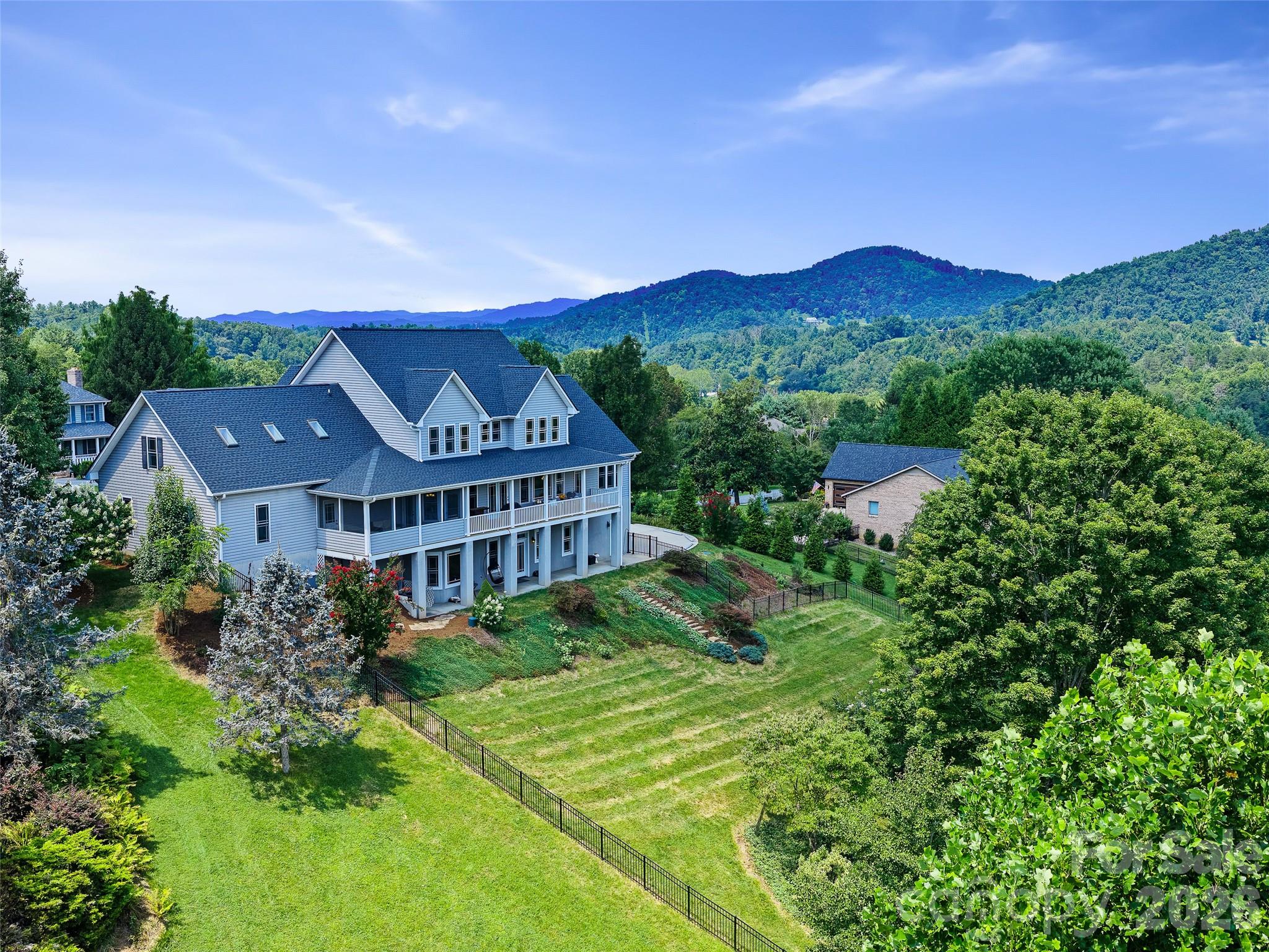 119 Horseshoe Trail — Barnardsville