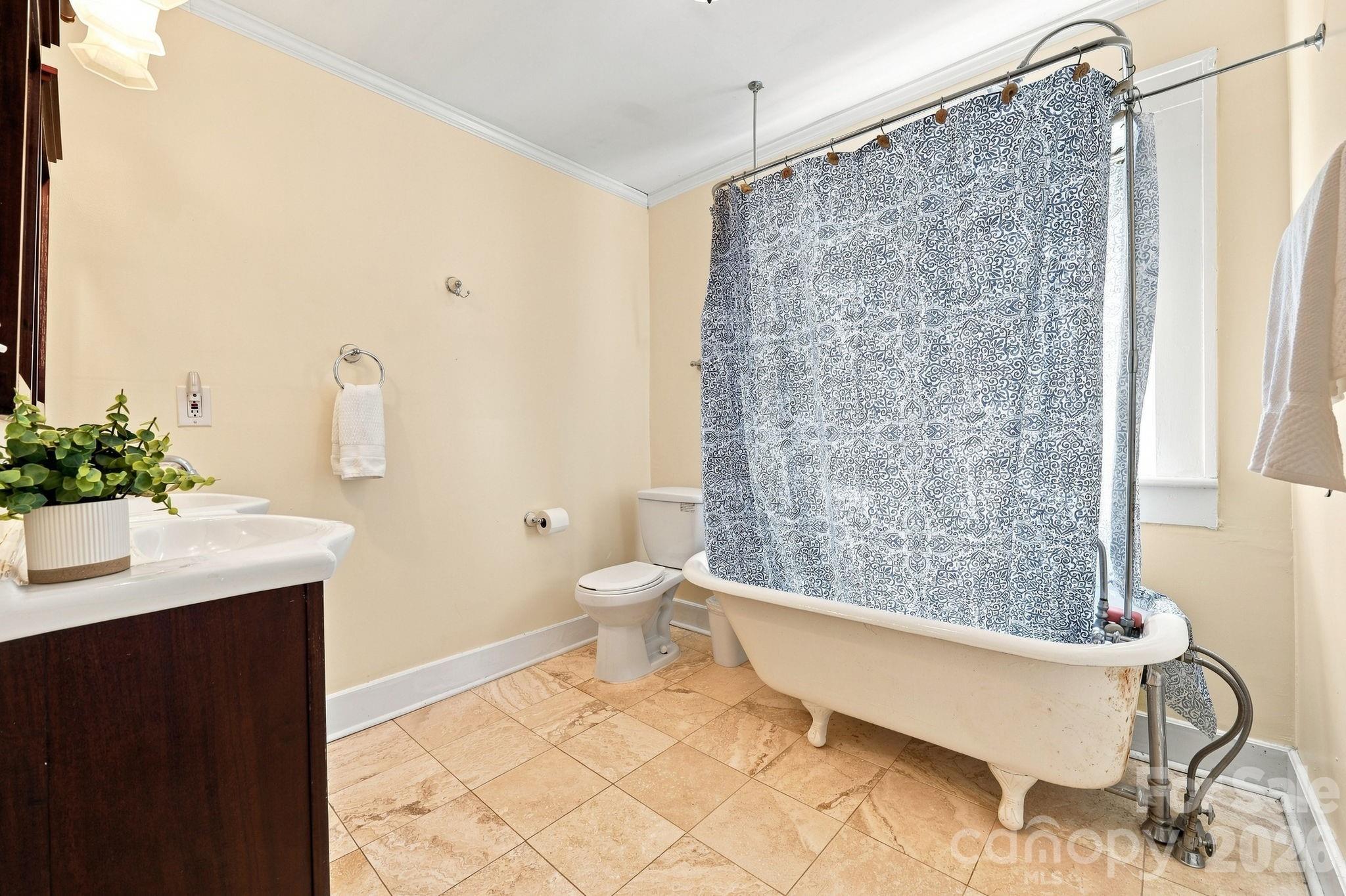 45 Woodvale Avenue — Asheville