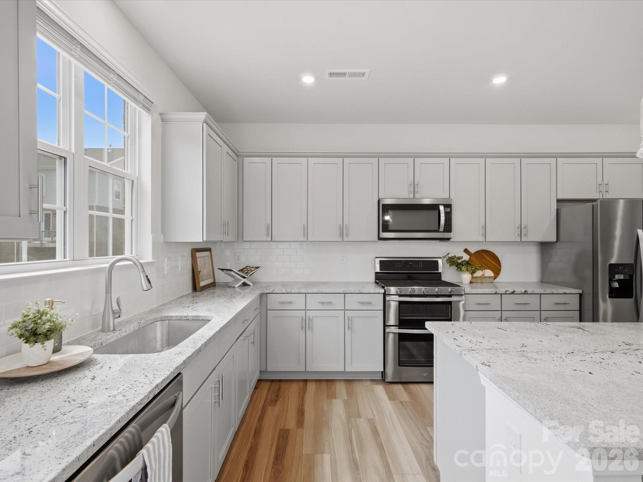 10126 Hemingway Place — Charlotte