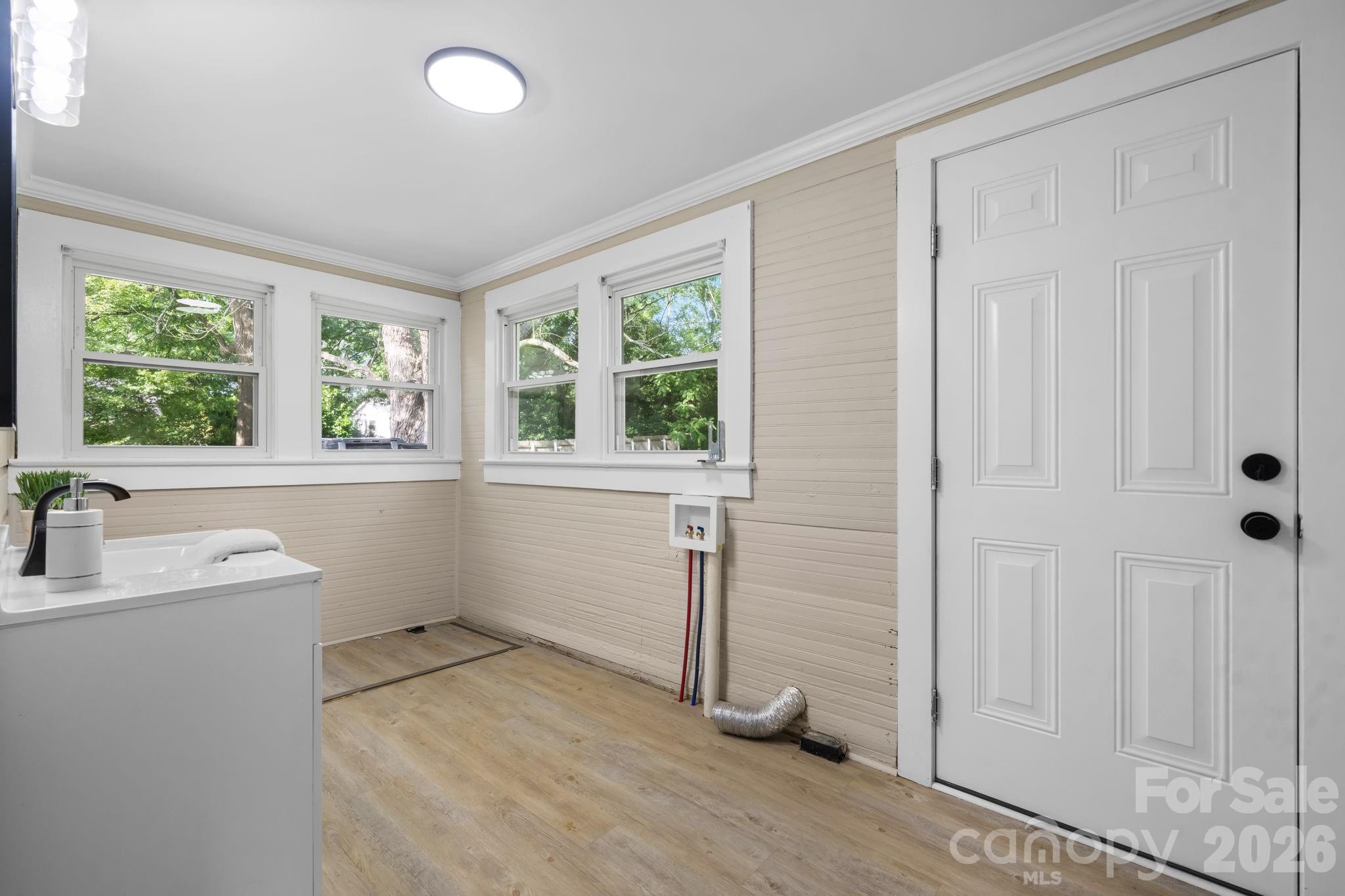 1320 14th Street Drive NE — Hickory