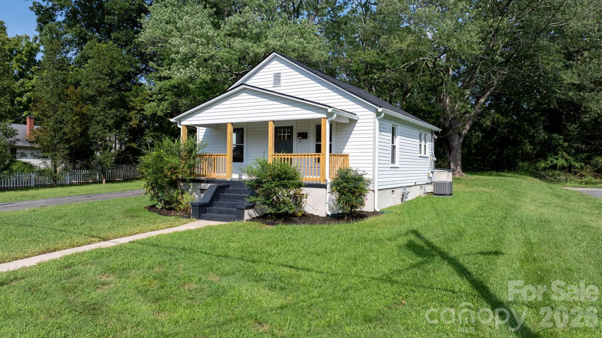 1320 14th Street Drive NE — Hickory