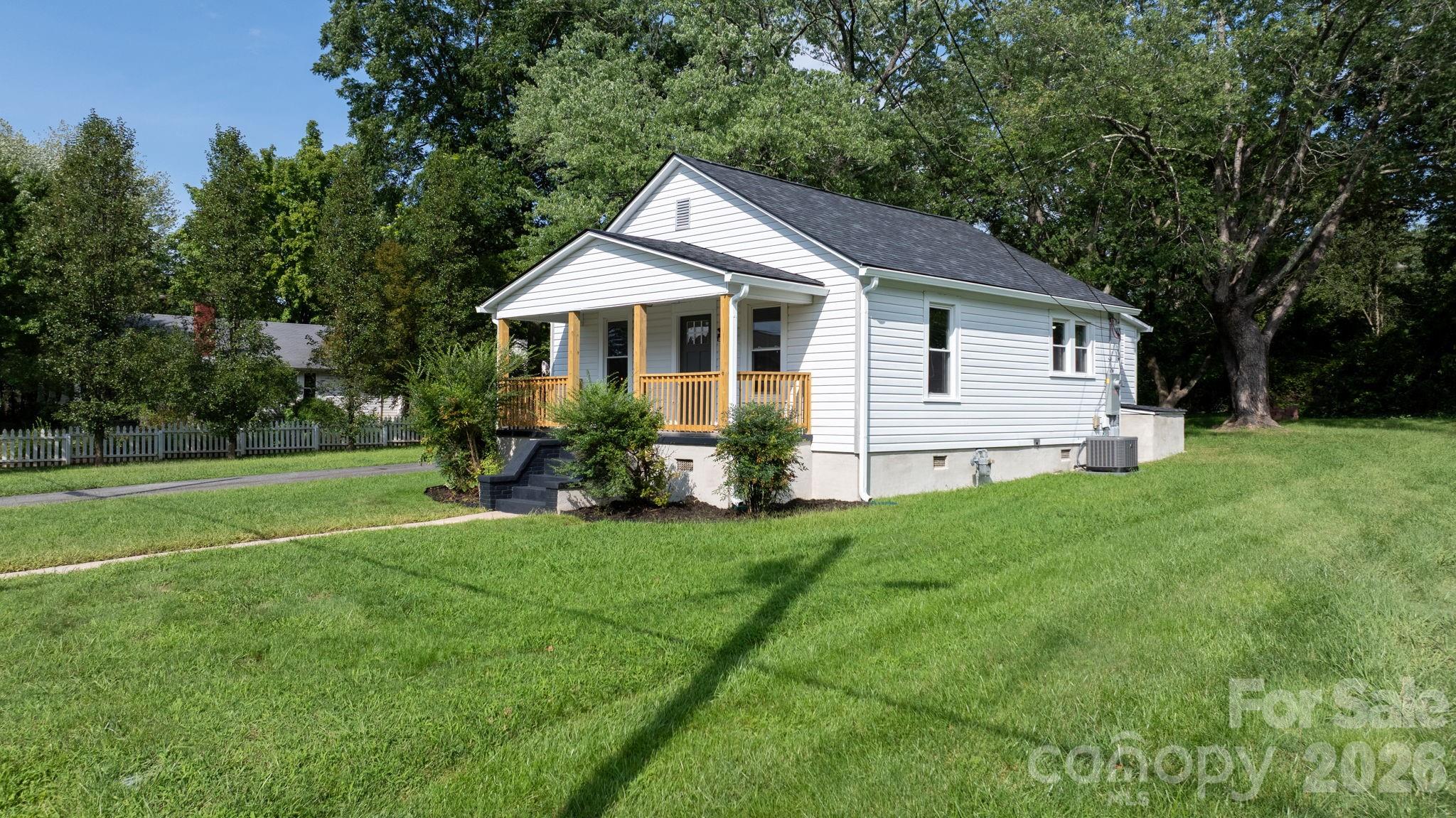 1320 14th Street Drive NE — Hickory