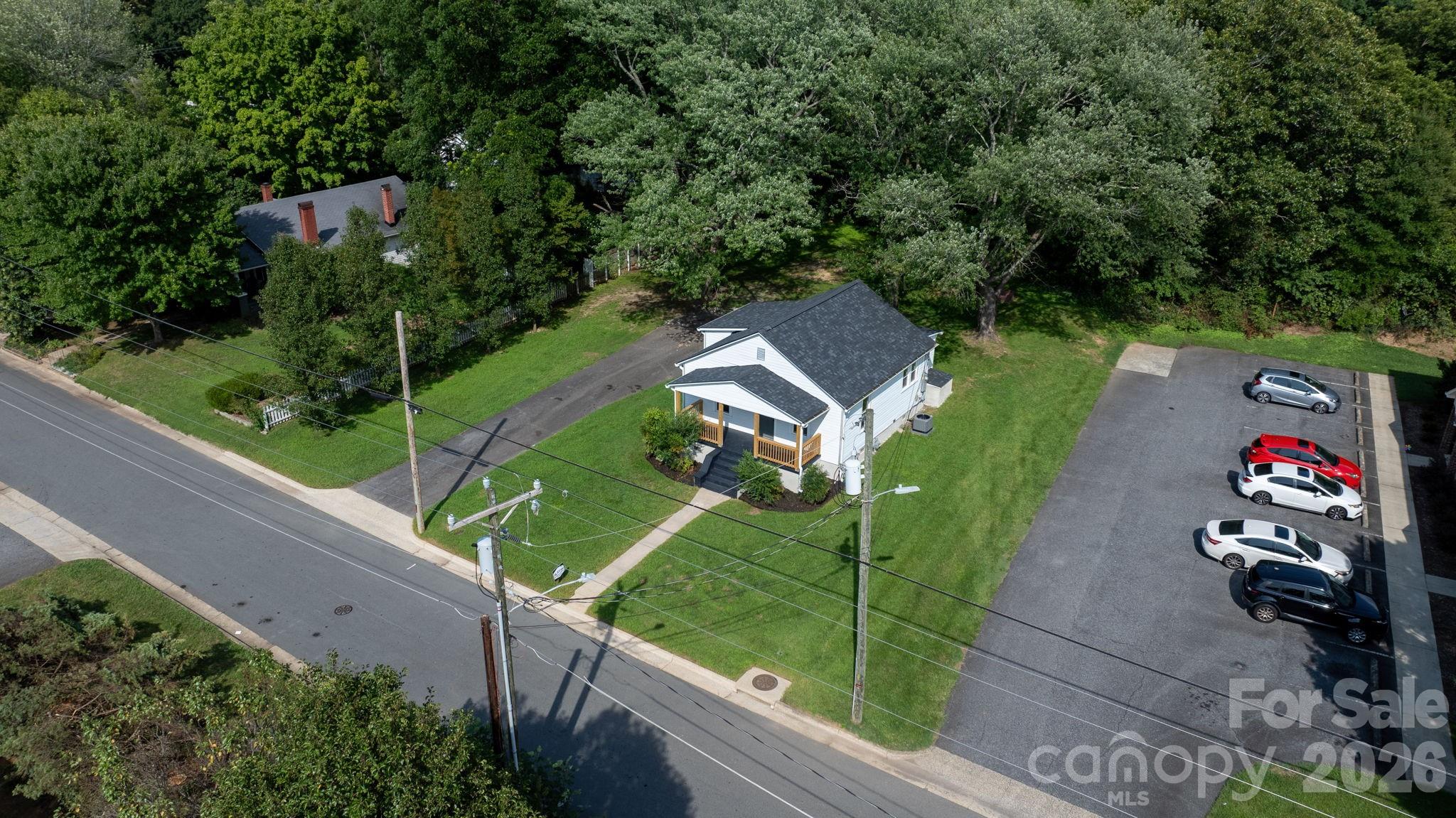 1320 14th Street Drive NE — Hickory