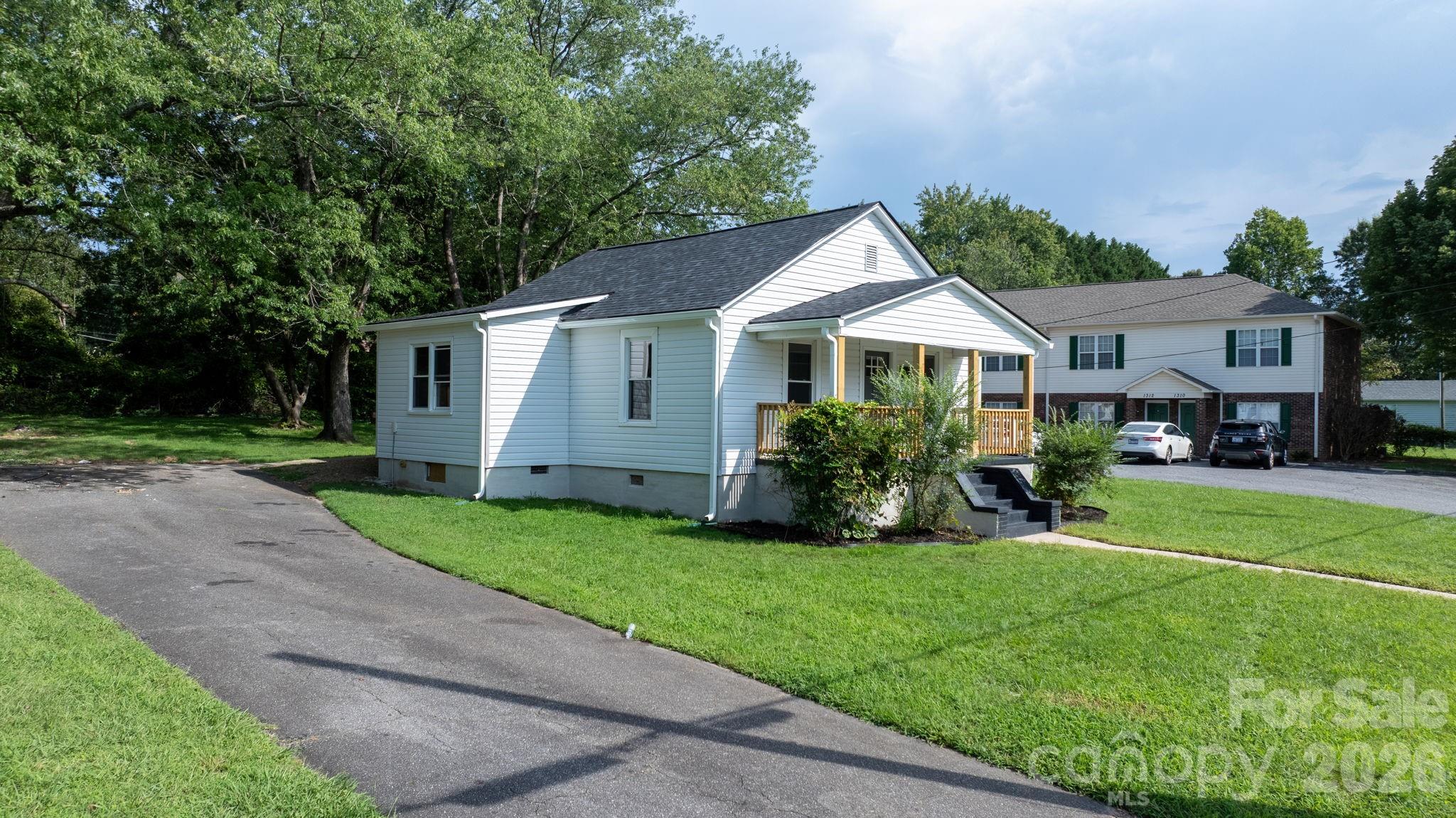 1320 14th Street Drive NE — Hickory