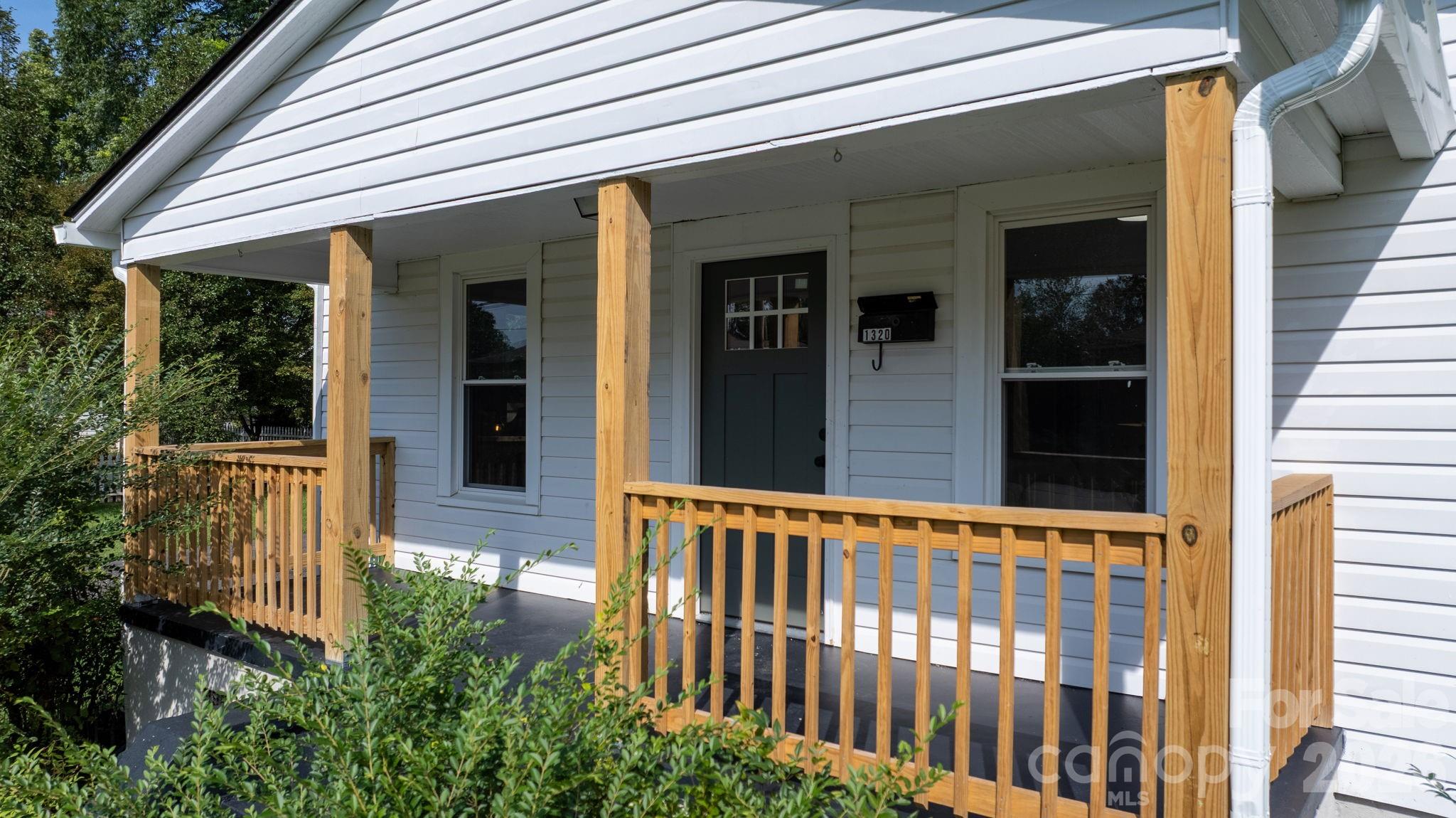 1320 14th Street Drive NE — Hickory