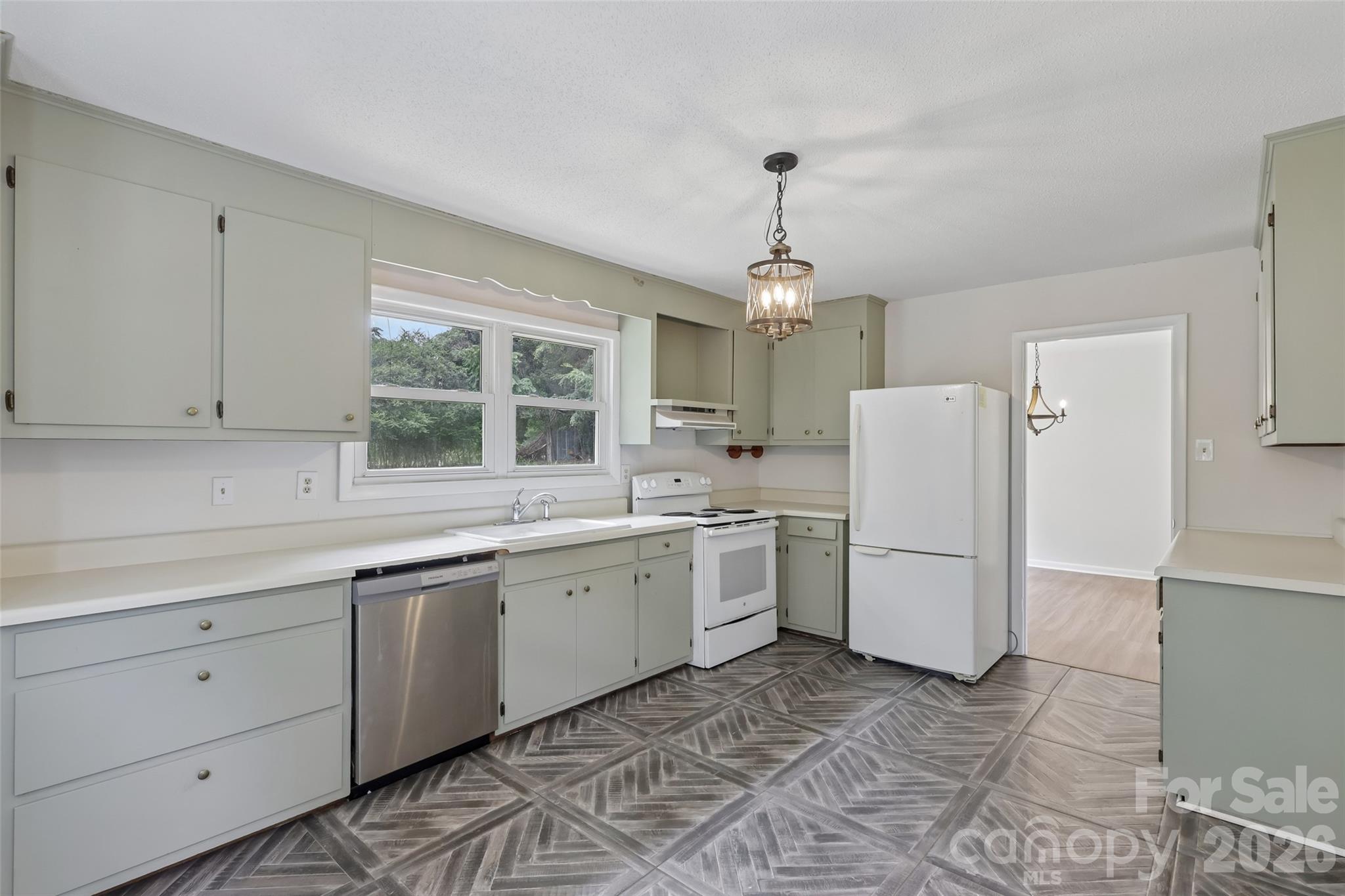 33269 Courtland Drive — Albemarle