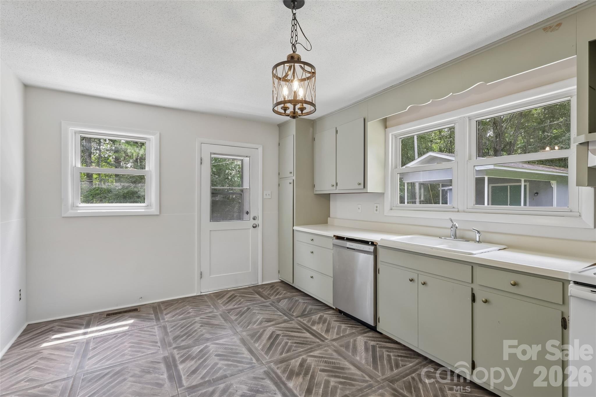 33269 Courtland Drive — Albemarle