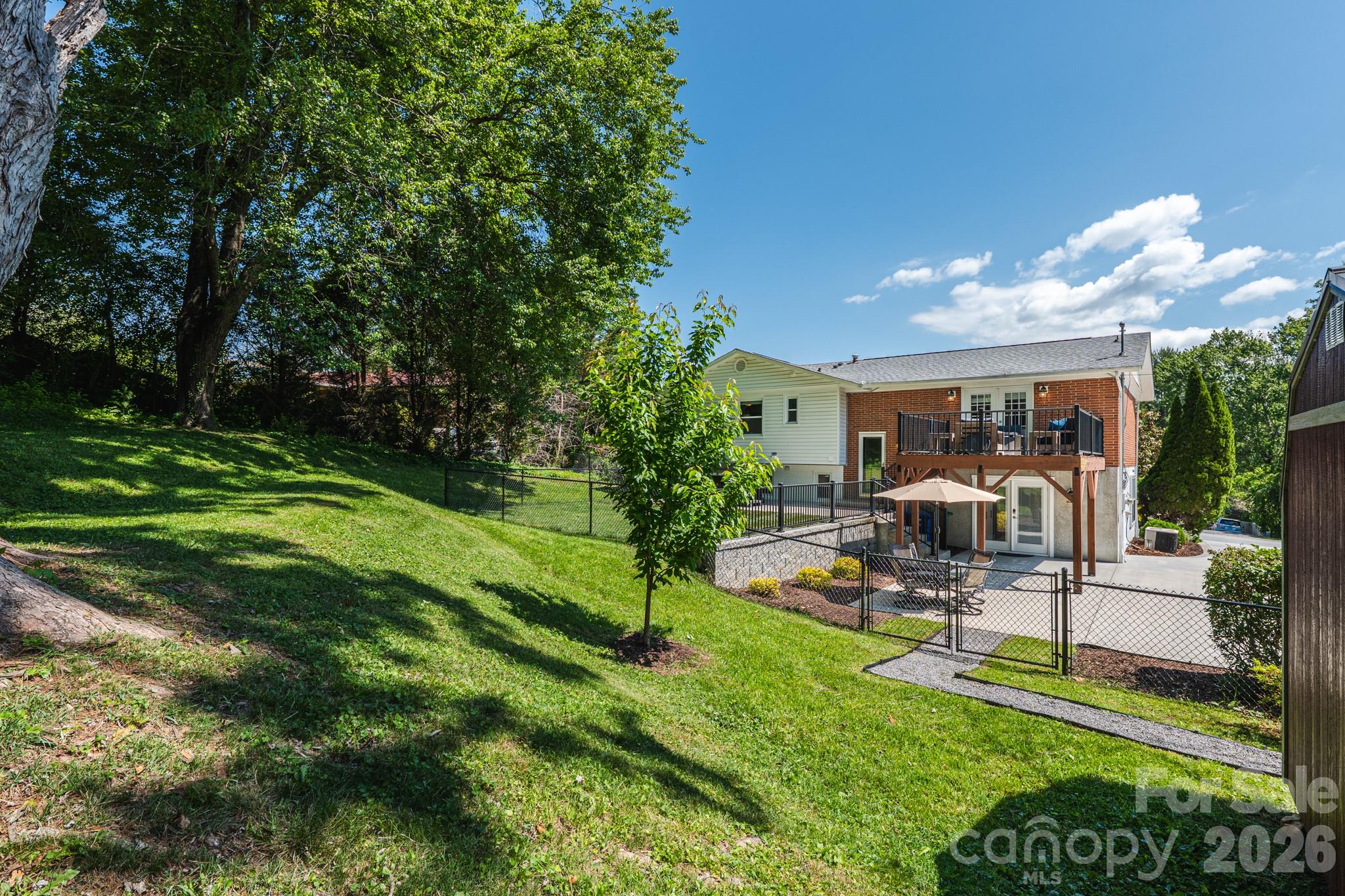 11 Summit Drive — Arden