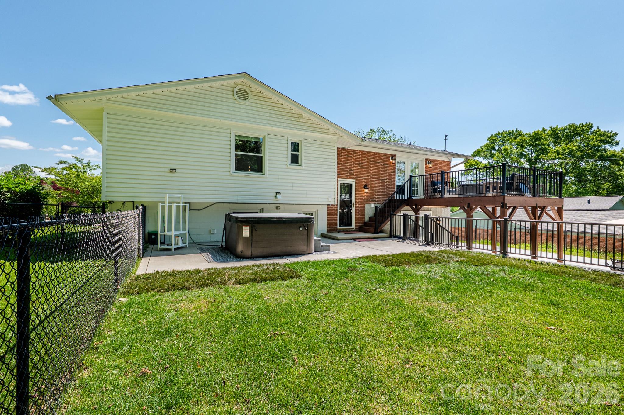 11 Summit Drive — Arden