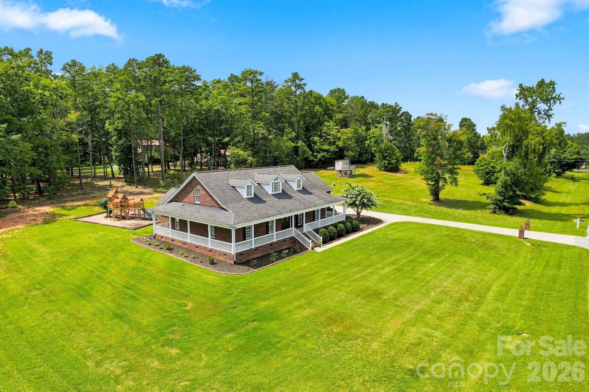 1134 Oakwood Drive — Chester