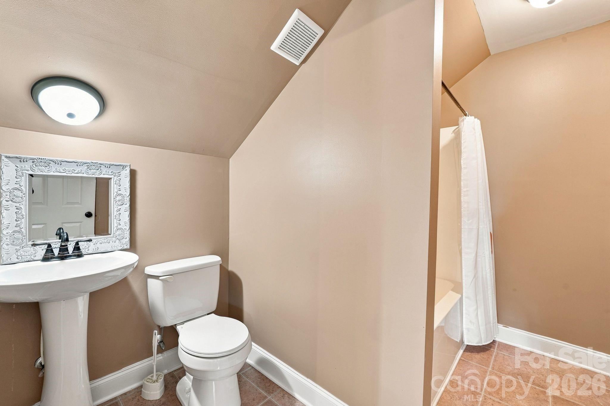 1134 Oakwood Drive — Chester