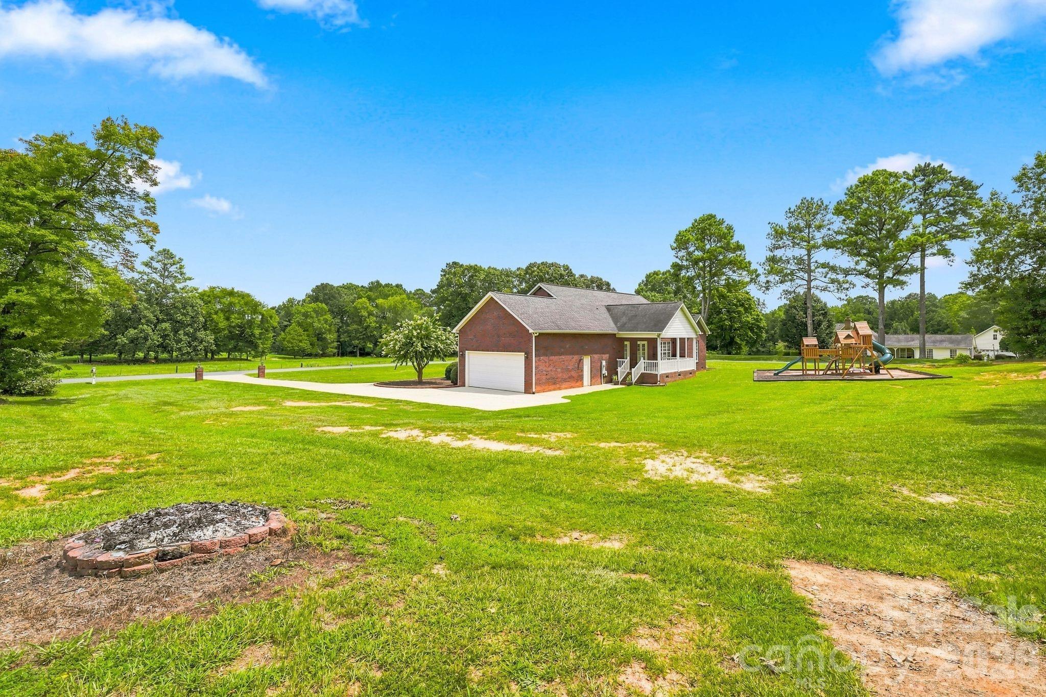 1134 Oakwood Drive — Chester