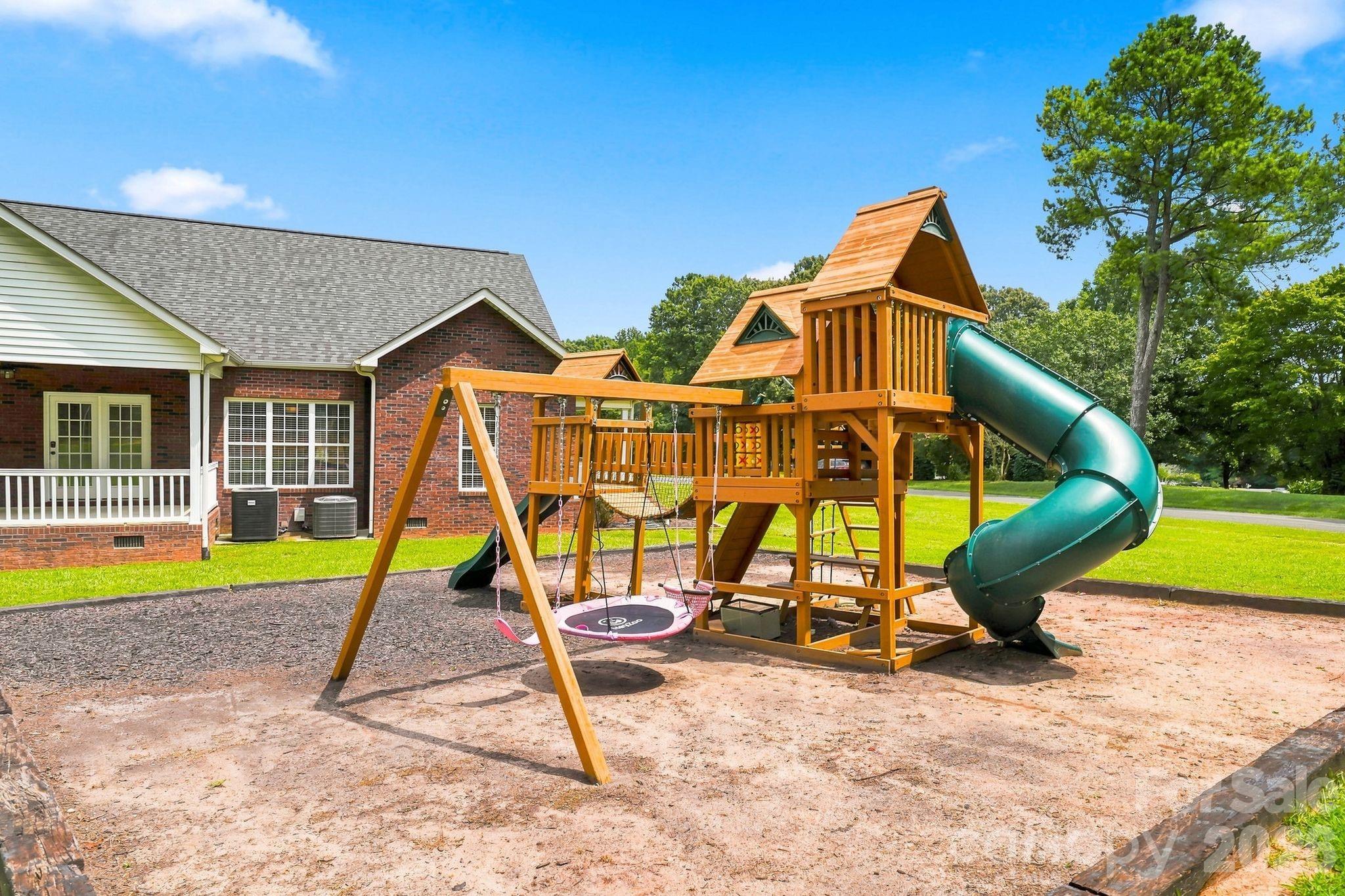 1134 Oakwood Drive — Chester