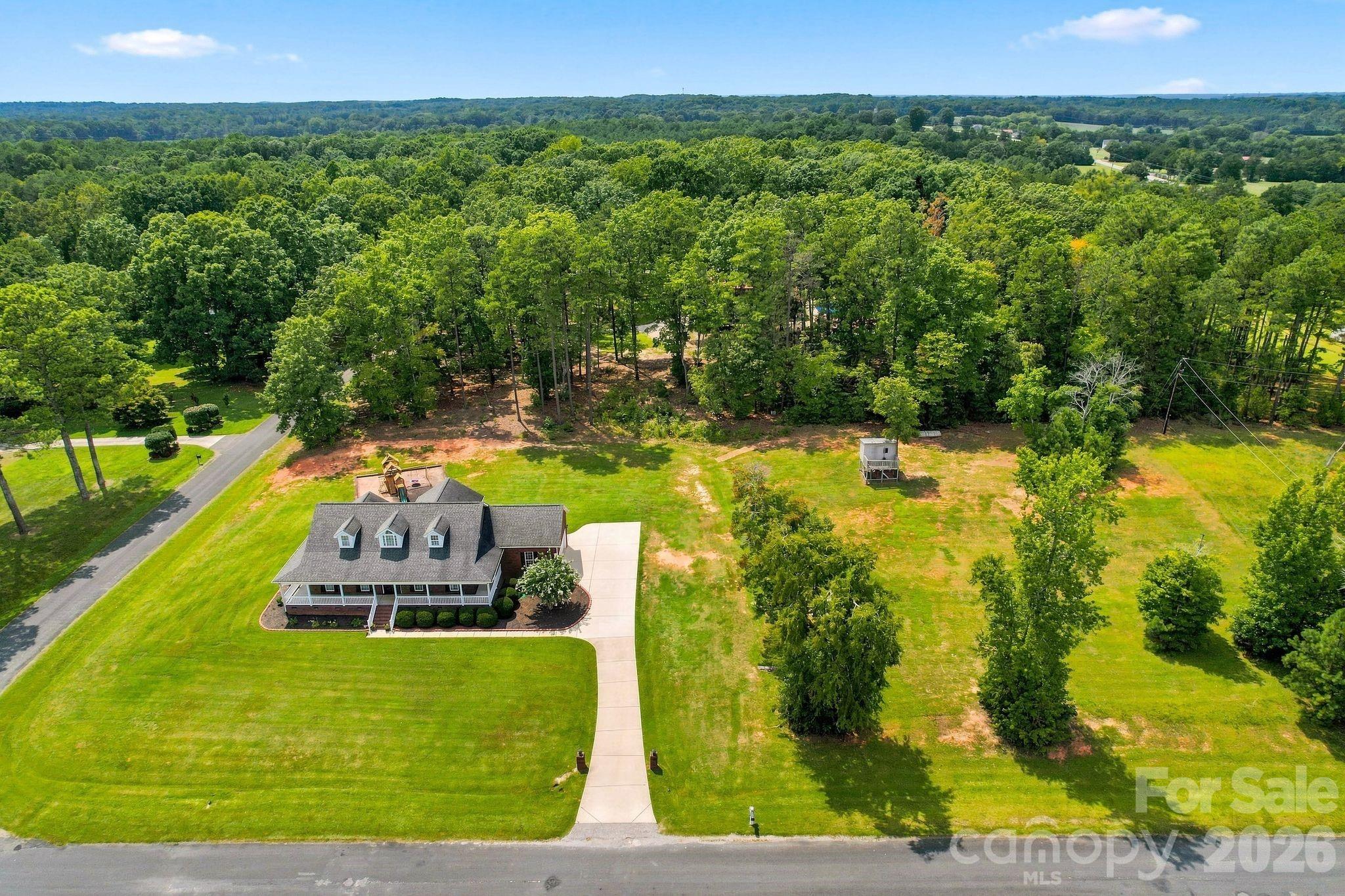 1134 Oakwood Drive — Chester