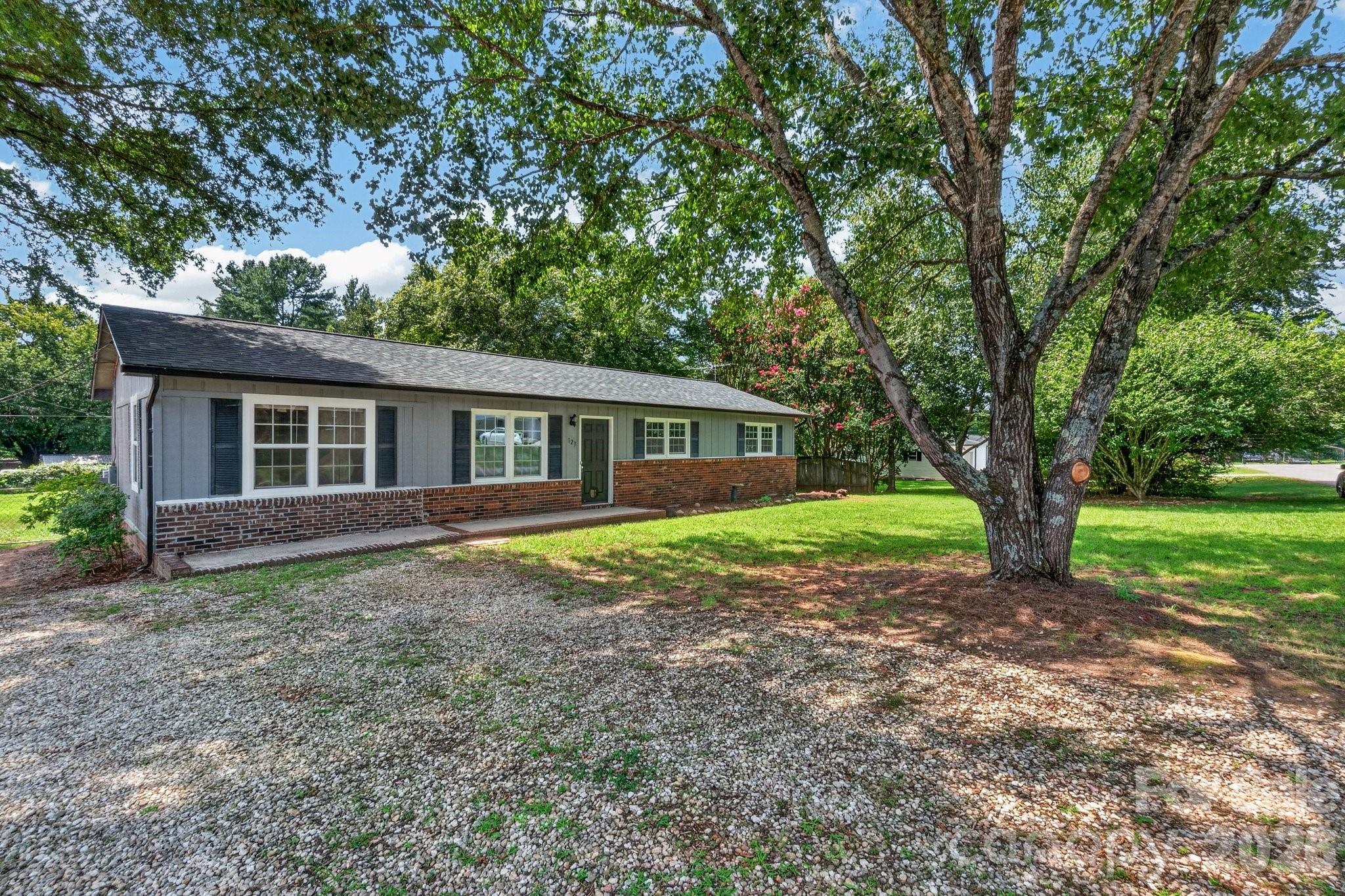 123 Robinette Lane — Statesville