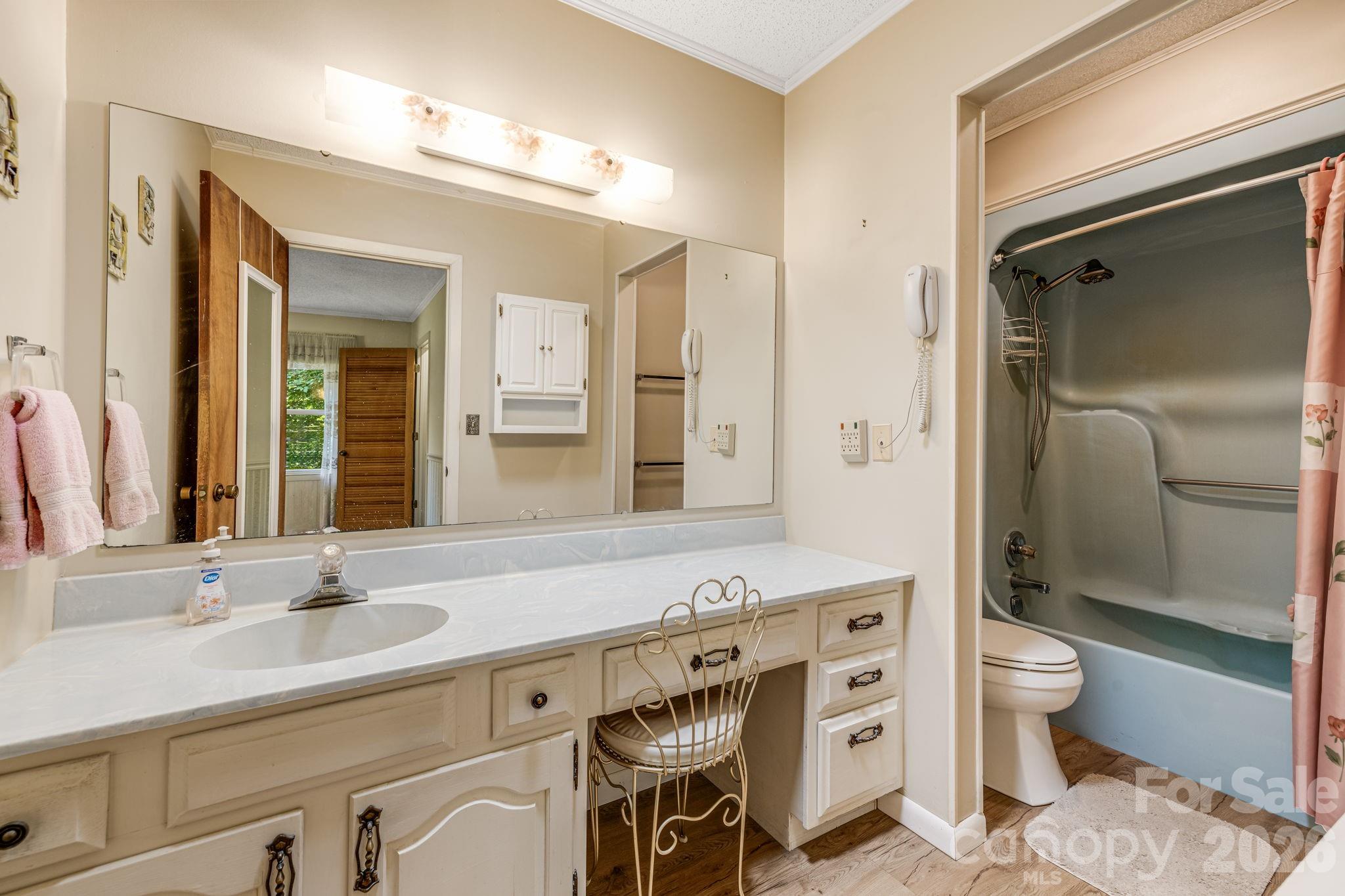 11 E Ridgeway Drive — Weaverville
