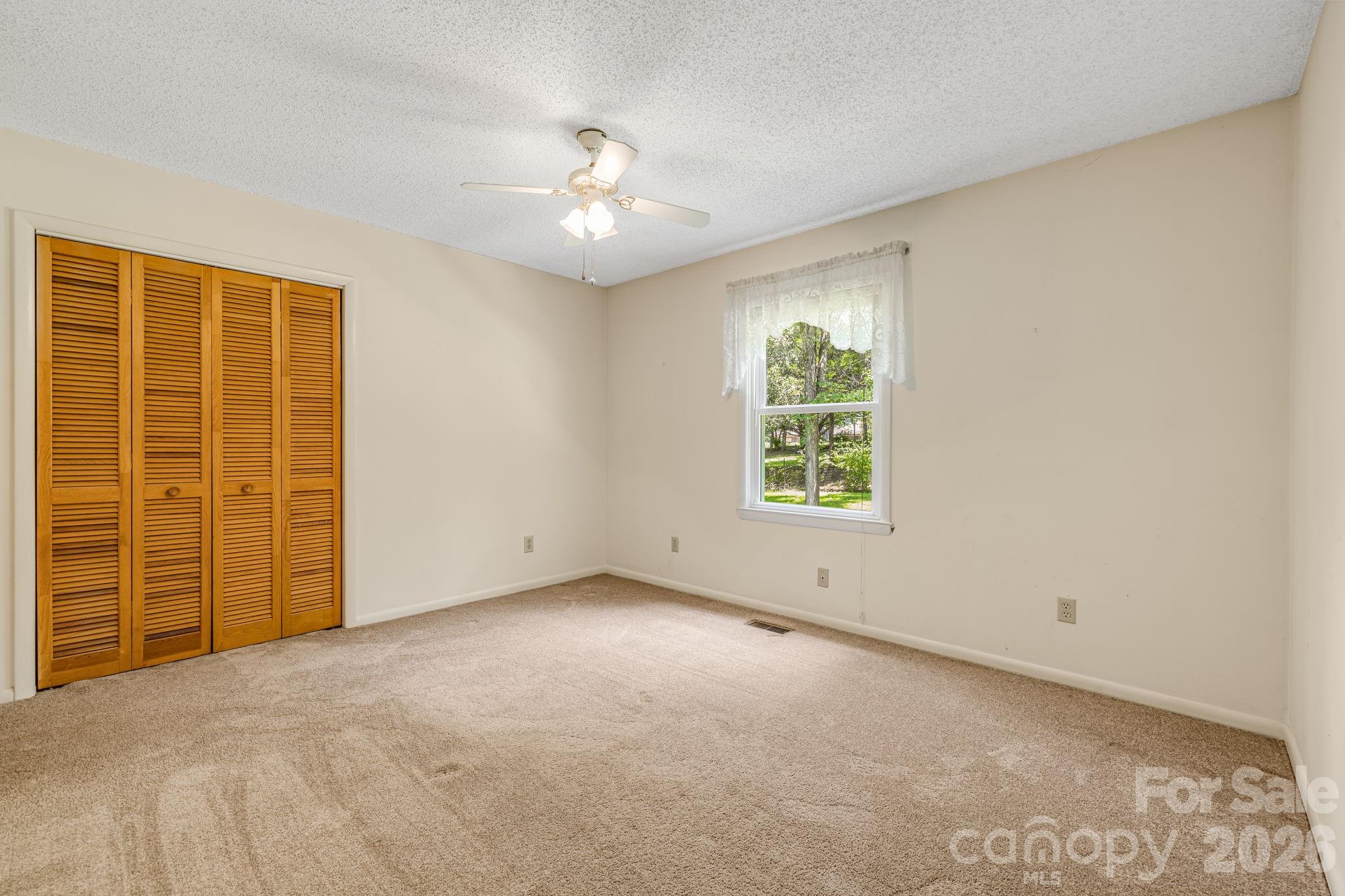 11 E Ridgeway Drive — Weaverville
