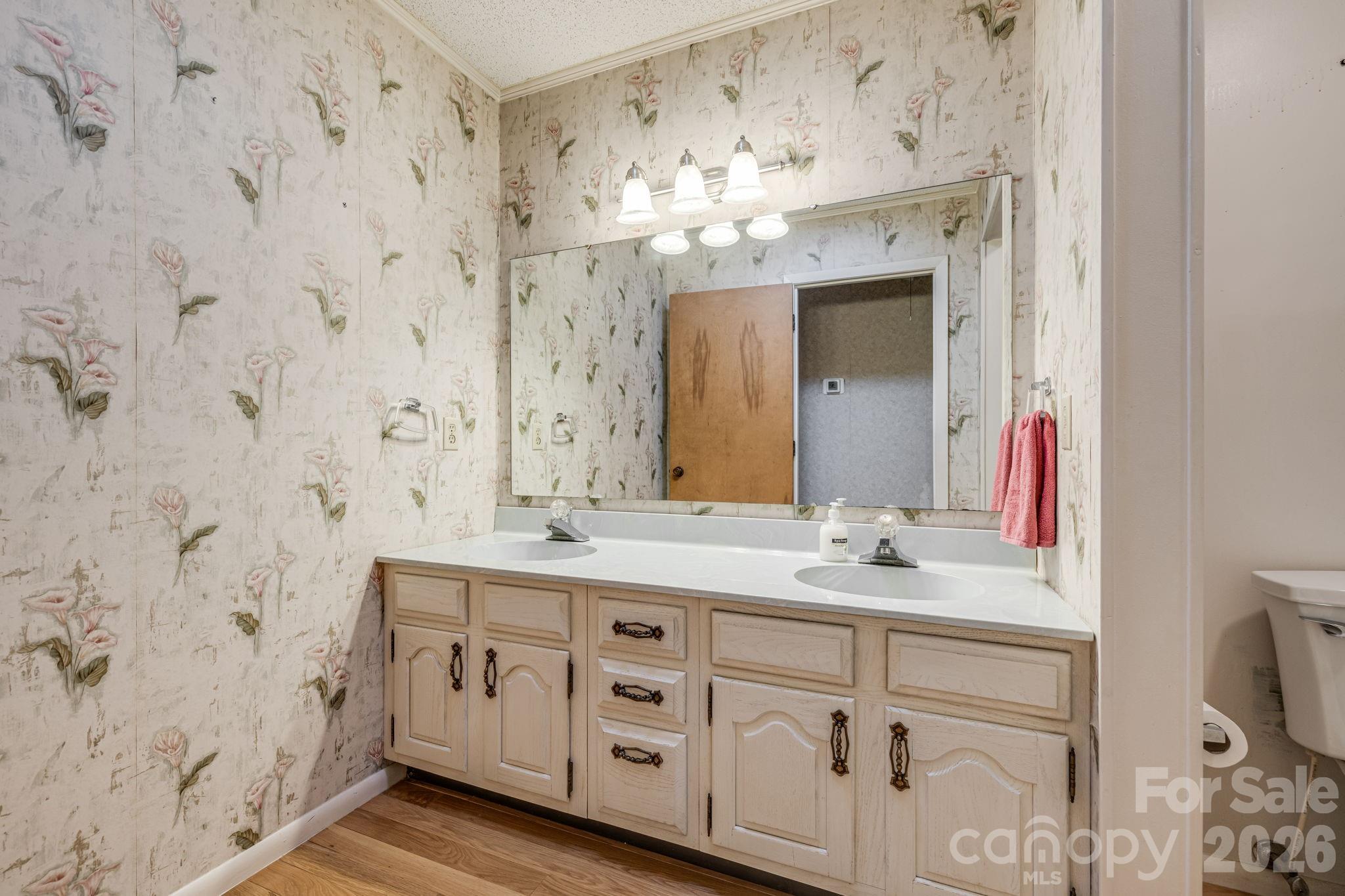 11 E Ridgeway Drive — Weaverville