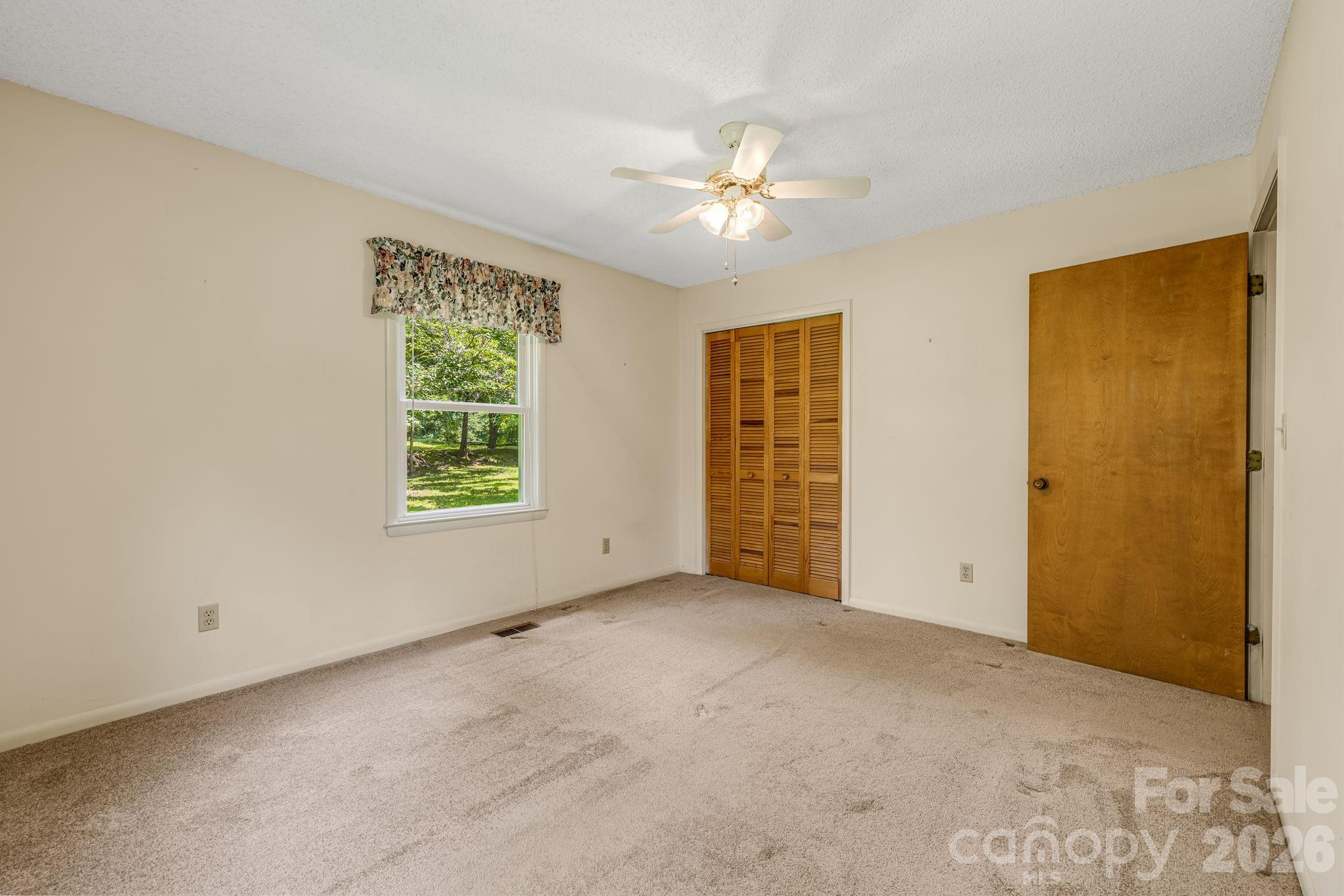 11 E Ridgeway Drive — Weaverville