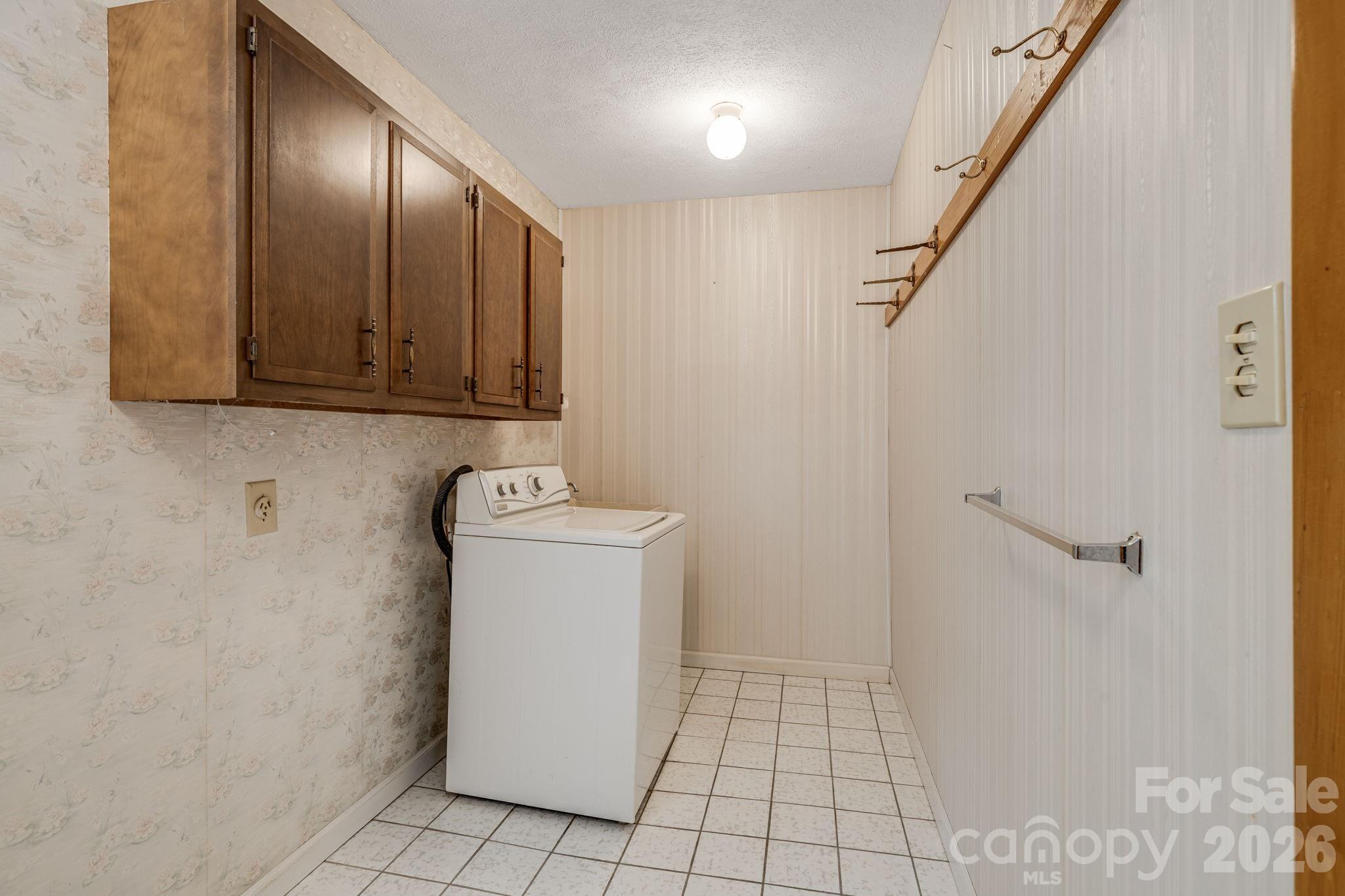 11 E Ridgeway Drive — Weaverville