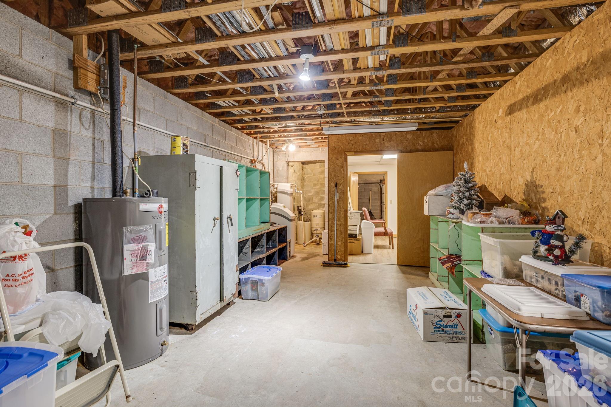 11 E Ridgeway Drive — Weaverville