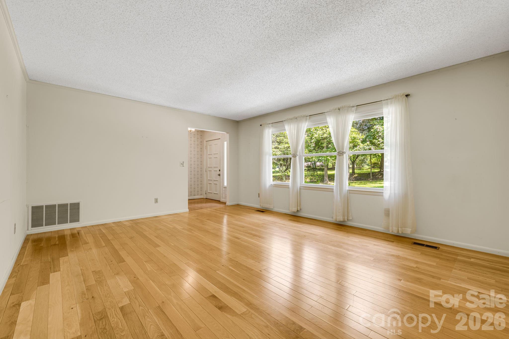 11 E Ridgeway Drive — Weaverville