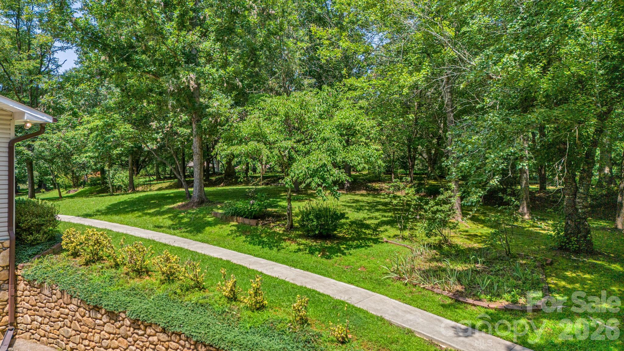 11 E Ridgeway Drive — Weaverville